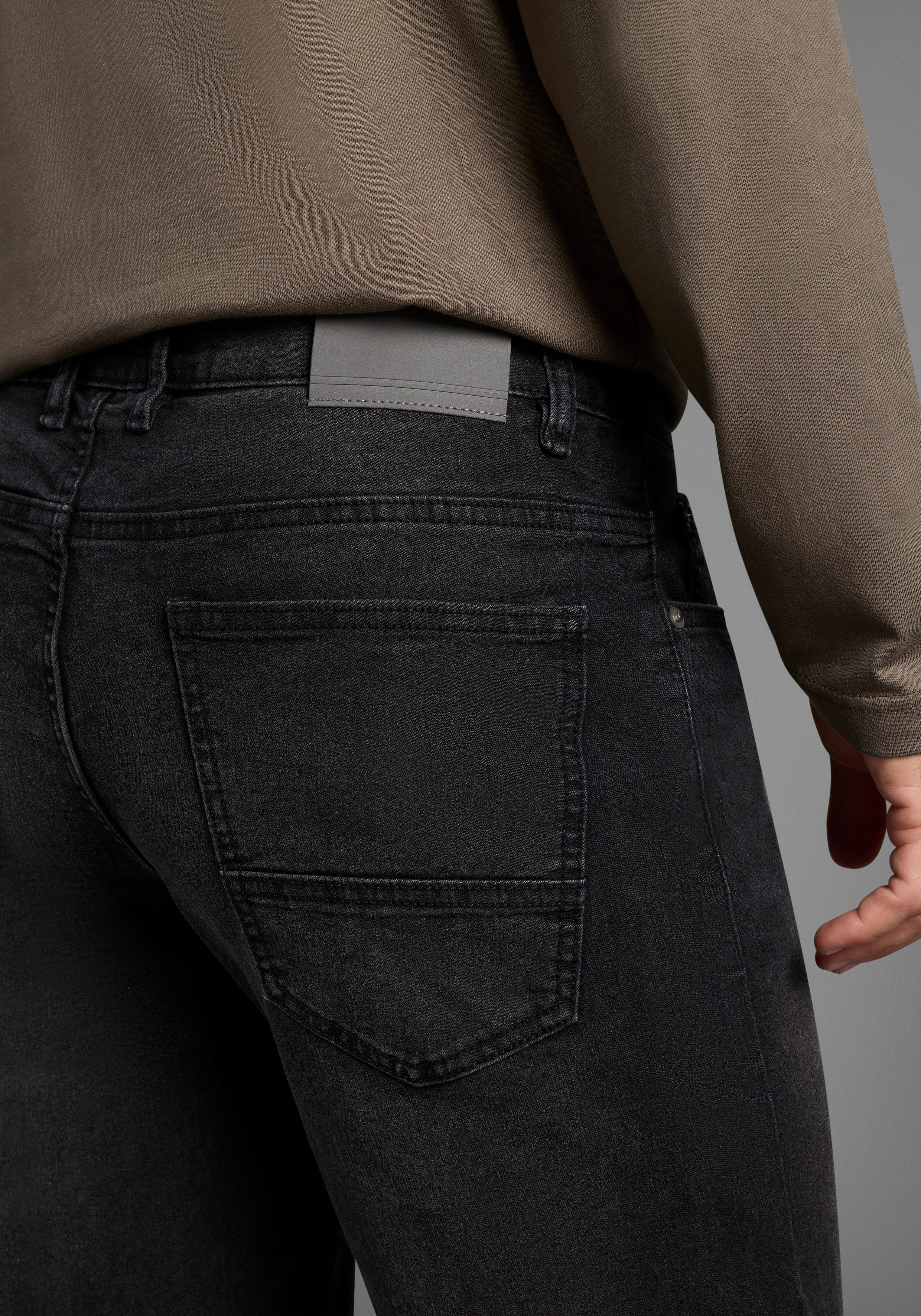 Arizona Straight-Jeans gerader Schnitt, normale Leibhöhe, mit Knopf- und Reißverschluss