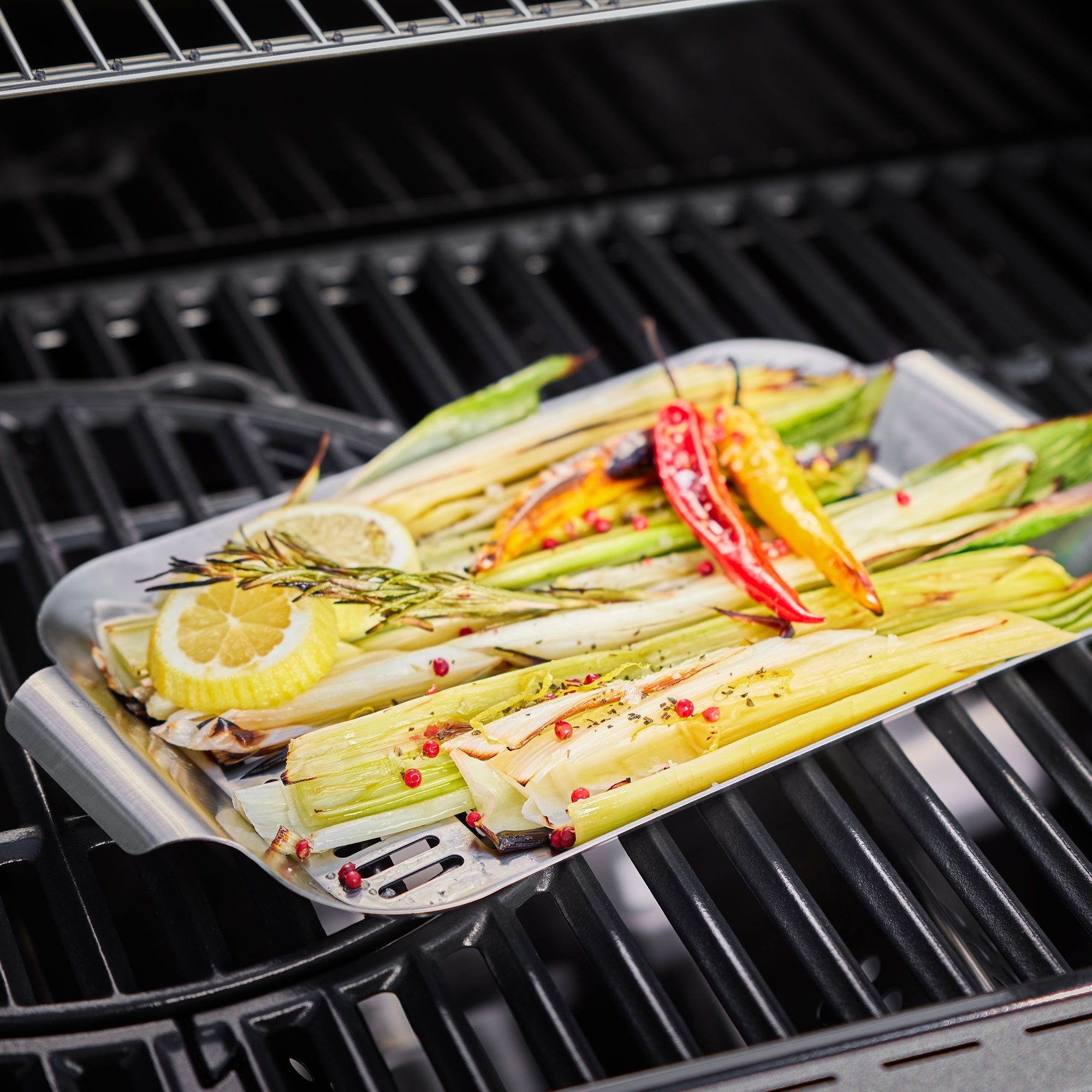 RÖSLE Grillschale BBQ Gemüseschale 28 x 19 cm, Edelstahl 18/10, (1-St), aus Edelstahl