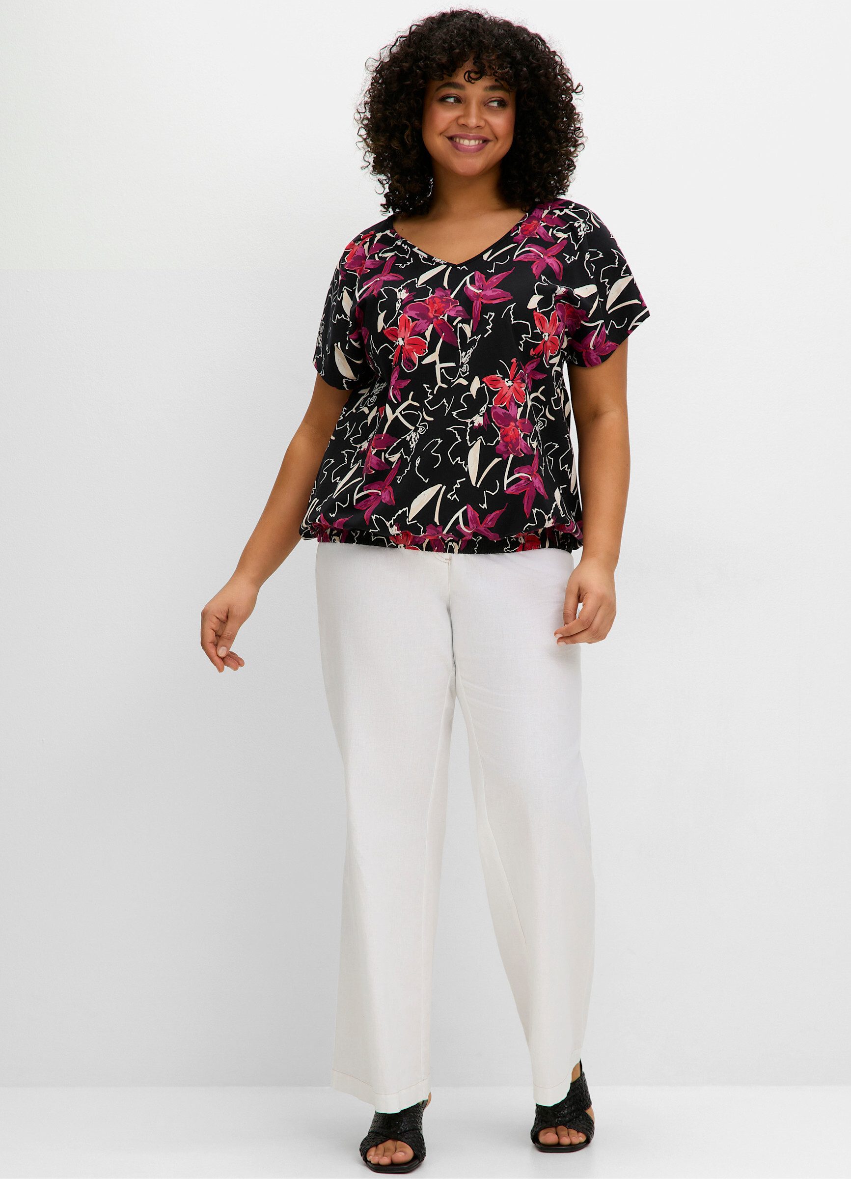 Sheego T-Shirt V-Shirt . mit Ärmel-Schlitz und Alloverdruck günstig online kaufen