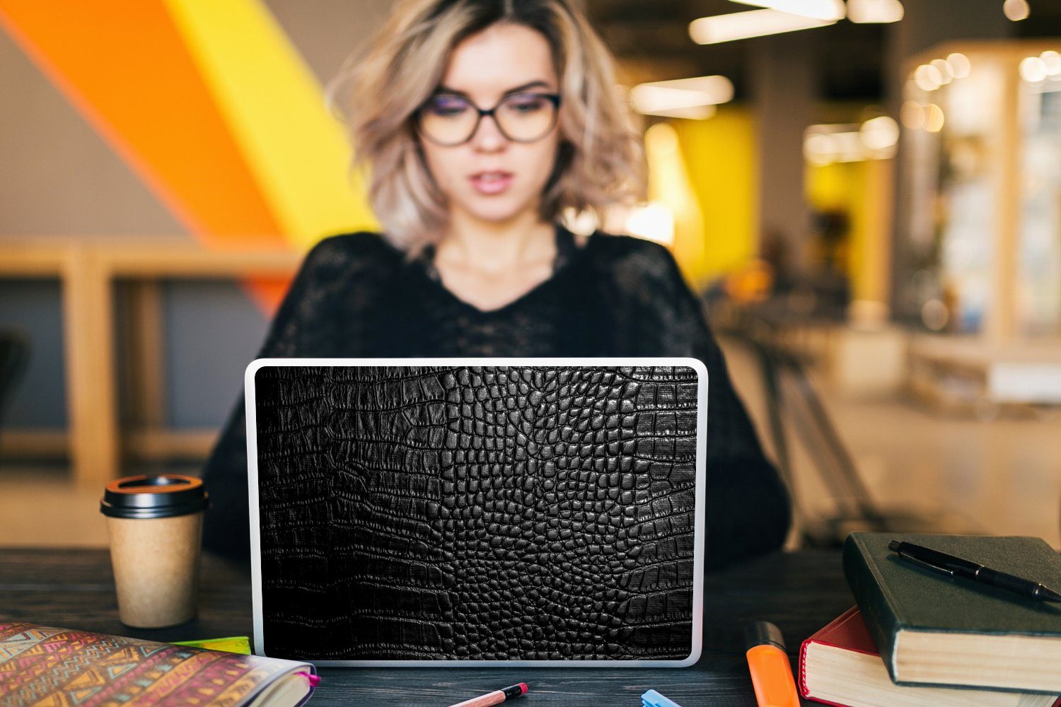 Folien Laptop - - - Schwarz Folie, vor Grau Wandsticker Sticker MuchoWow St), Schutz Leder Aufkleber, Textur Cover, Kratzern (1