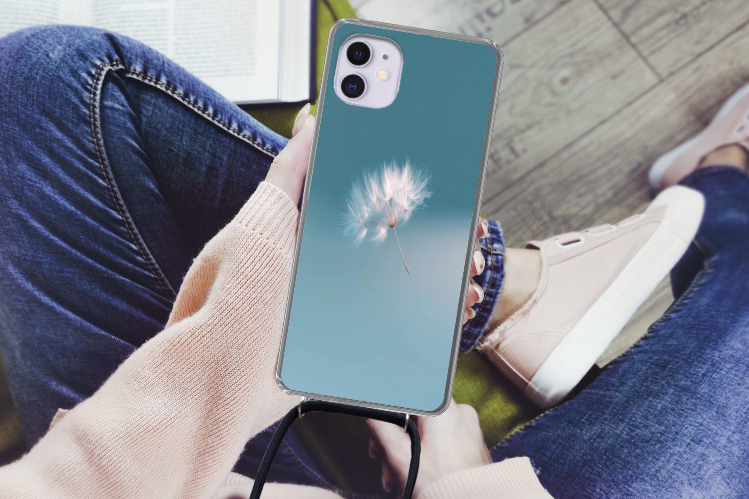 MuchoWow Handyhülle für Apple iPhone 12 Löwenzahnflaum - Blau - Luft, Tragbare Handyhüllen mit Kette zum umhängen, Handykette Handyband