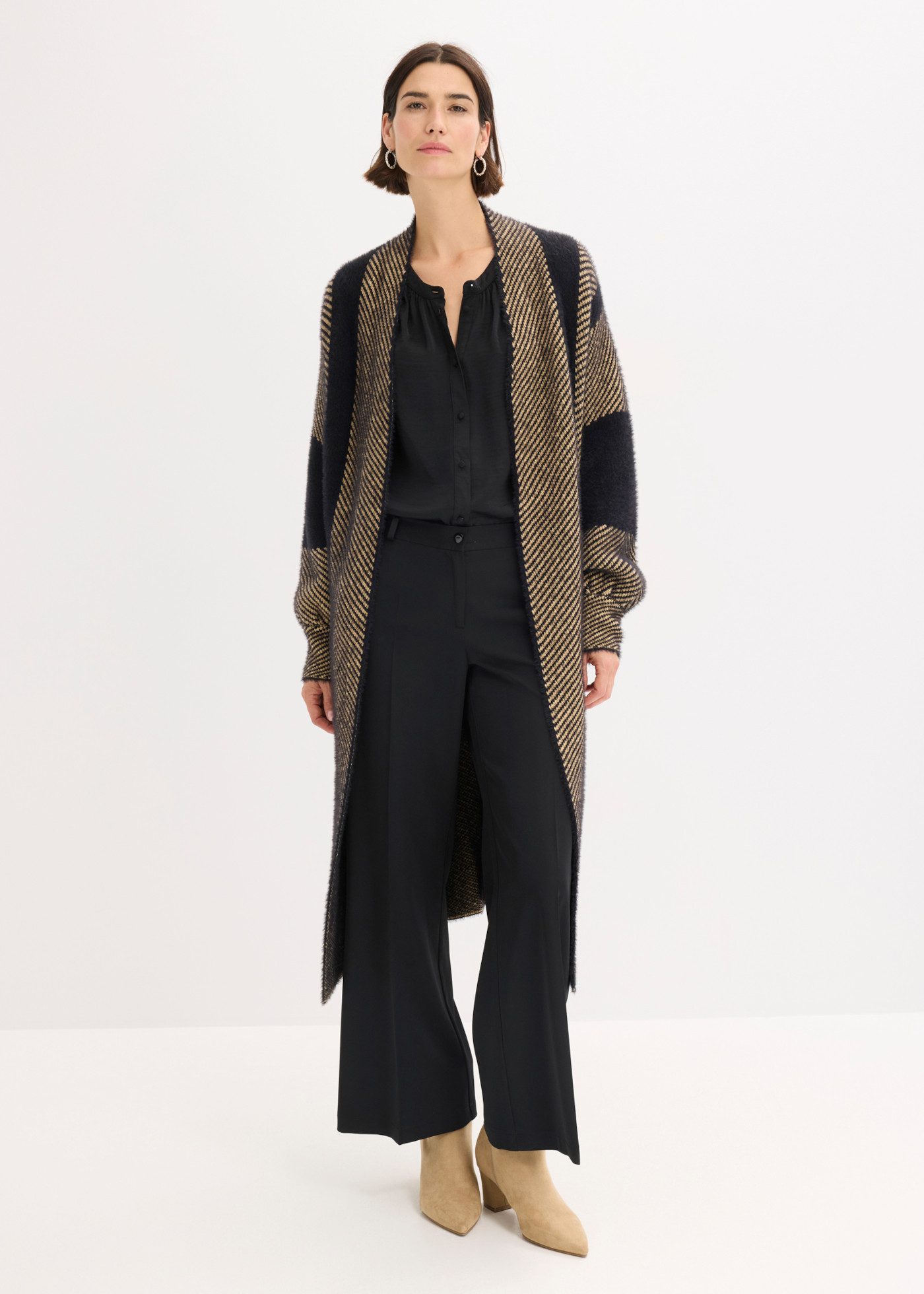 bonprix Strickmantel mit grafischem Design, Oversize Passform, gemusterte Optik