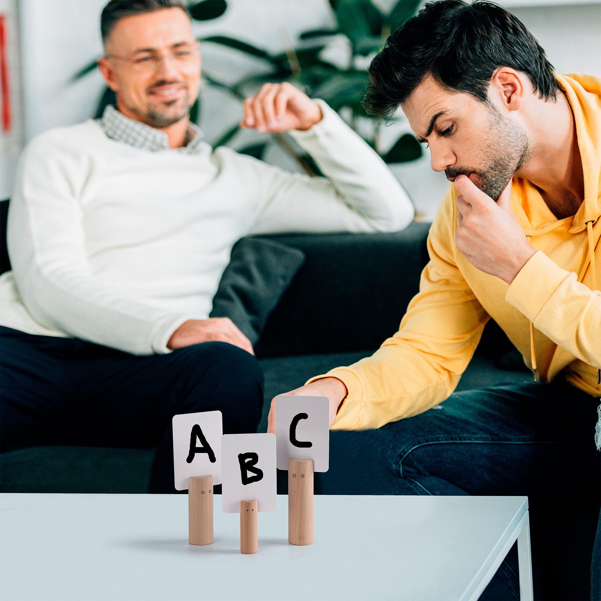 ideen.kollektiv Lernspielzeug Systembrett Pro Figuren mit Kartenhalter (aus bestem Buchenholz), systemische Figuren für Coaching und Familienaufstellung