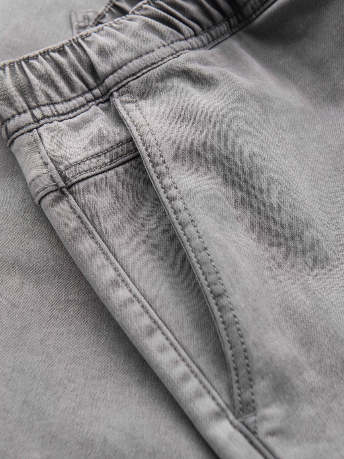Jeansshorts Shorts aus Denim für Männer mit Ziernähten