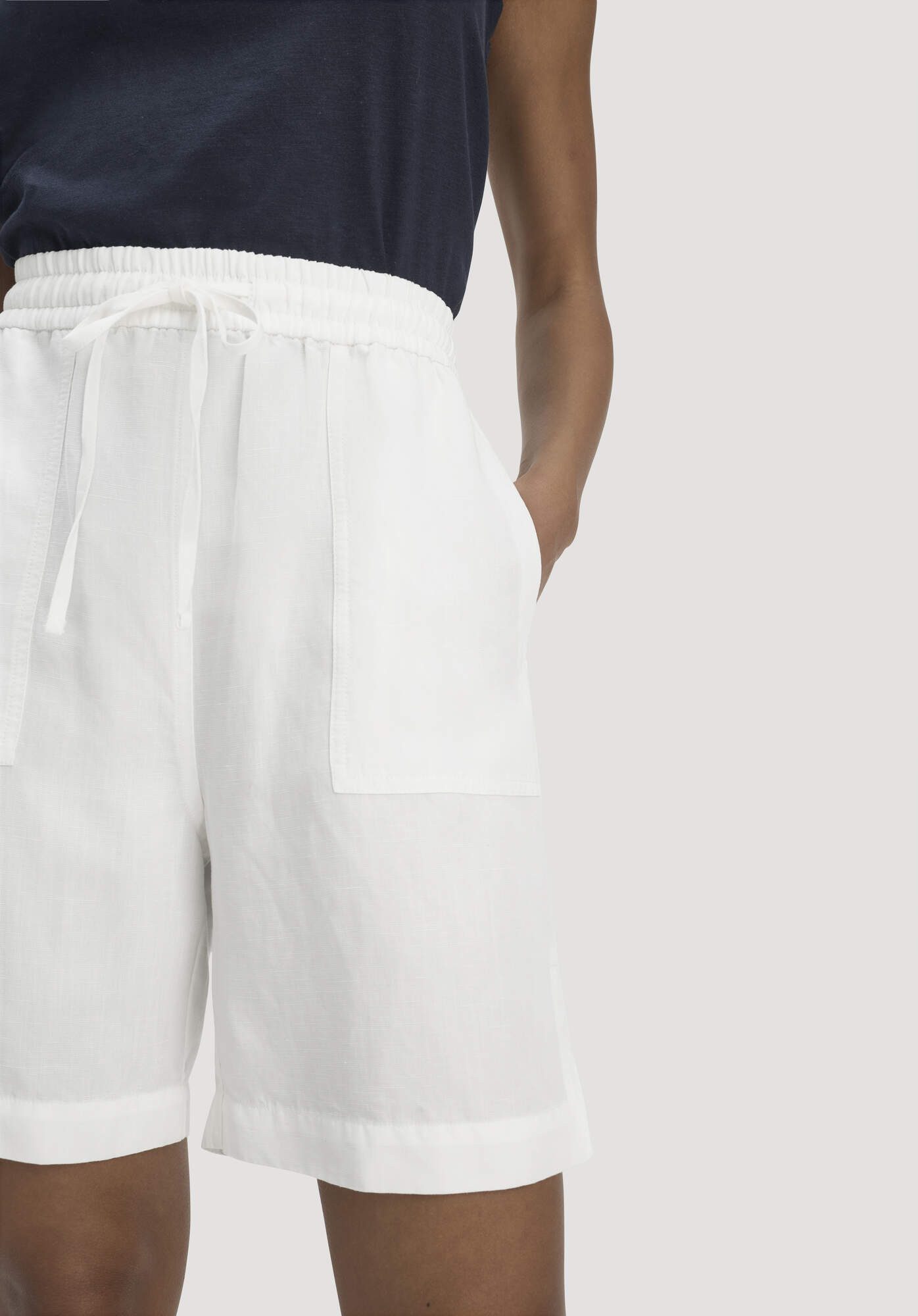 Hessnatur Shorts aus weichem TENCEL Lyocell mit Leinen (1-tlg)