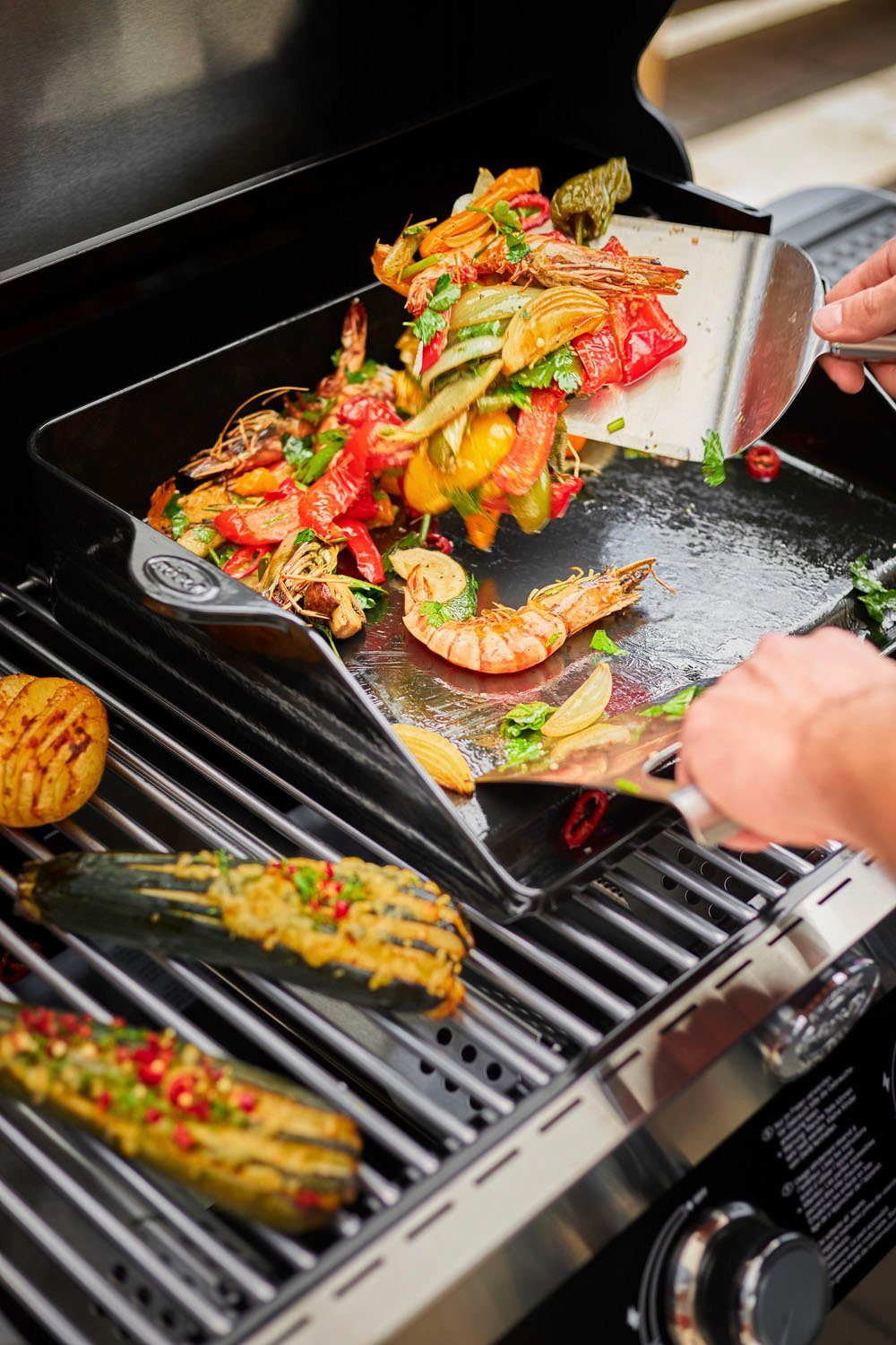 RÖSLE Grillspachtel Plancha, 25431, mit abgerundeten Ecken zum Wenden von Grillgut, Edelstahl 18/10