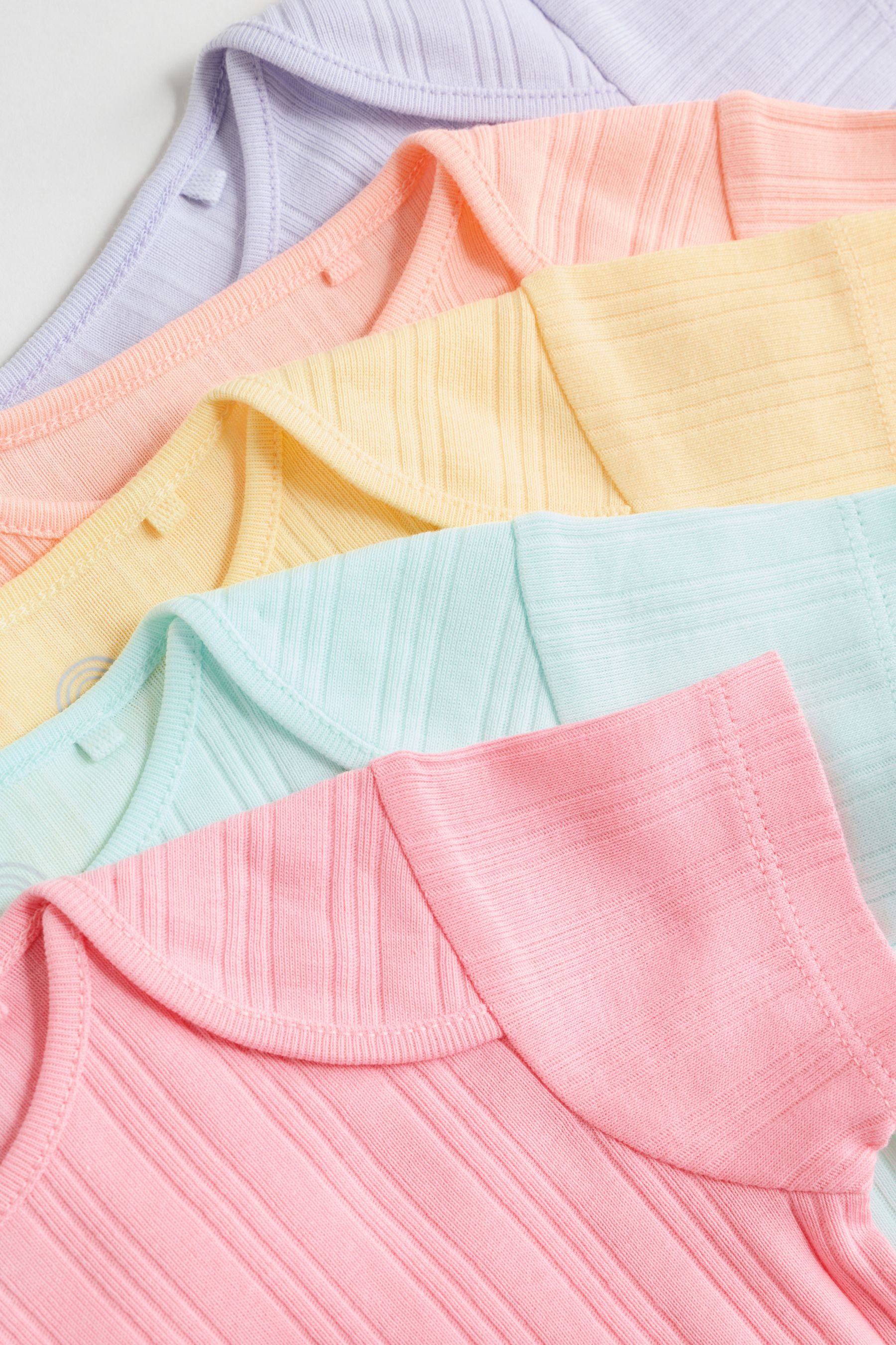 Next Kurzarmbody Kurzärmelige Babybodys im 5er-Pack (5-tlg)