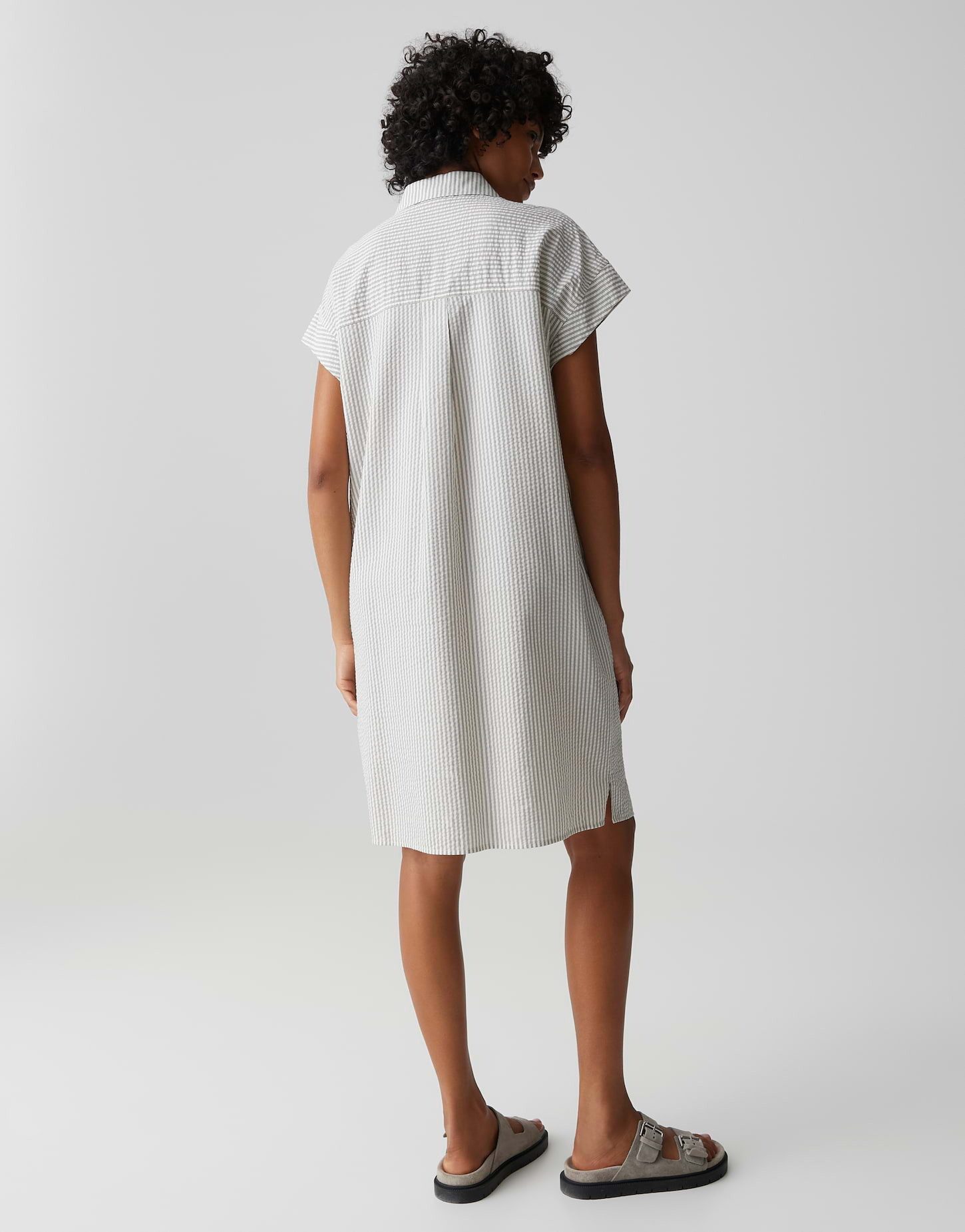 OPUS Hemdblusenkleid Wamila aus Webware mit Seersucker Struktur Perlmuttknöpfe verleihen dem Look feine Eleganz