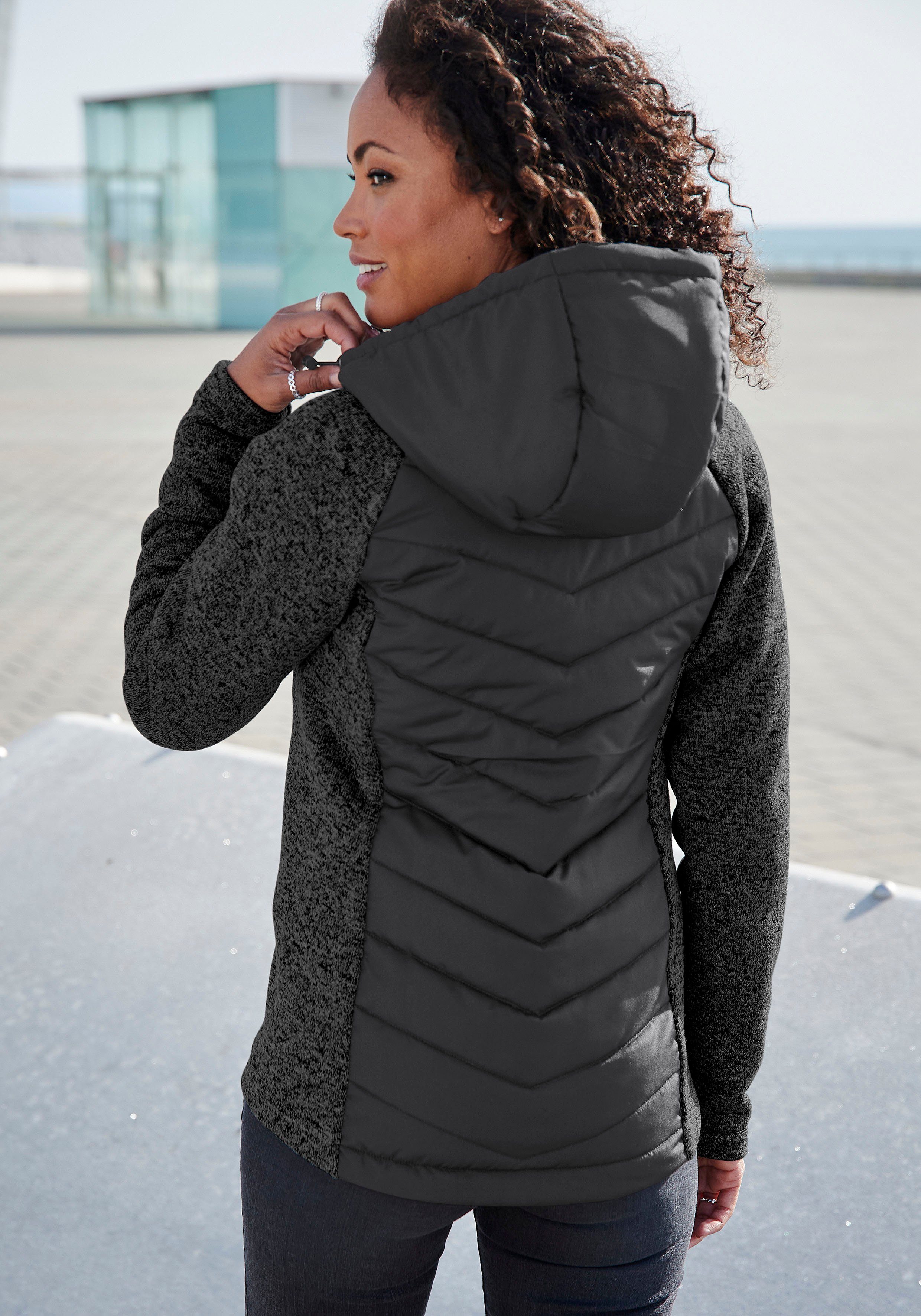Vivance by Lascana Steppjacke mit Strickfleece-Ärmeln – Bild 4 von 5
