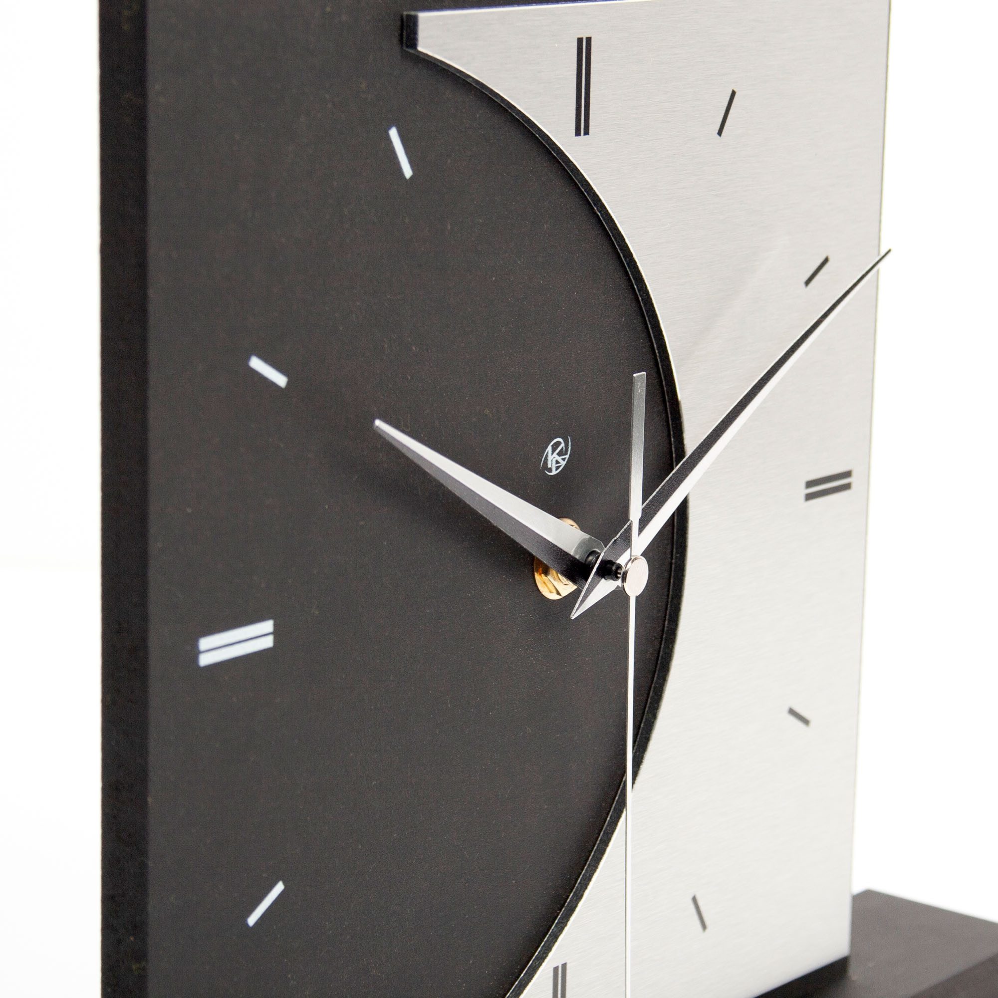 Kreative Feder Standuhr Standuhr „Moon“ aus Holz – schwarze Tisch-Uhr ohne Ticken, wahlweise mit Quarz- oder Funkuhrwerk; elegante Applikation