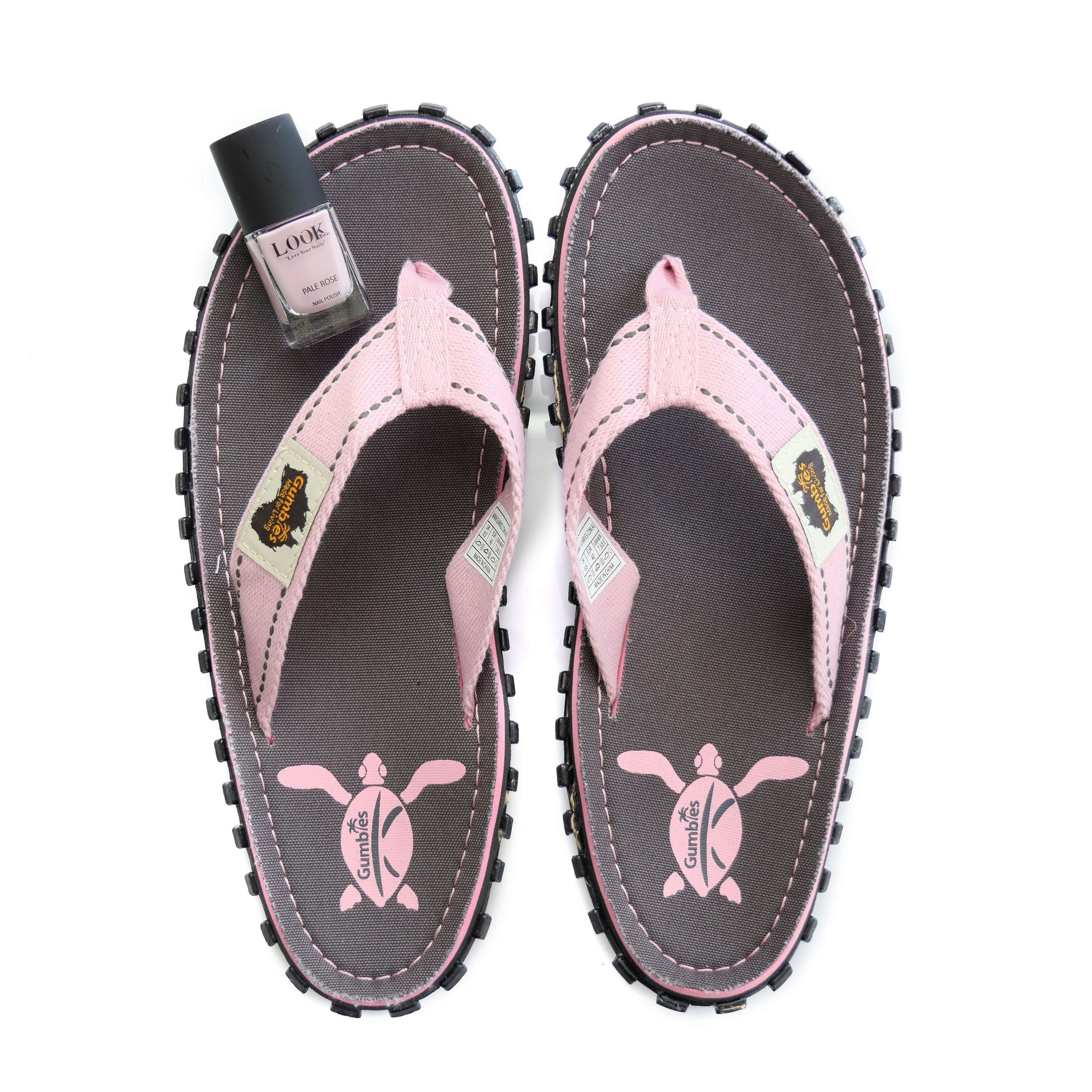 Gumbies Set - TURTLE mit dem Nagellack Pale Rose T-Strap-Zehentrenner Hergestellt aus recycelten Materialien
