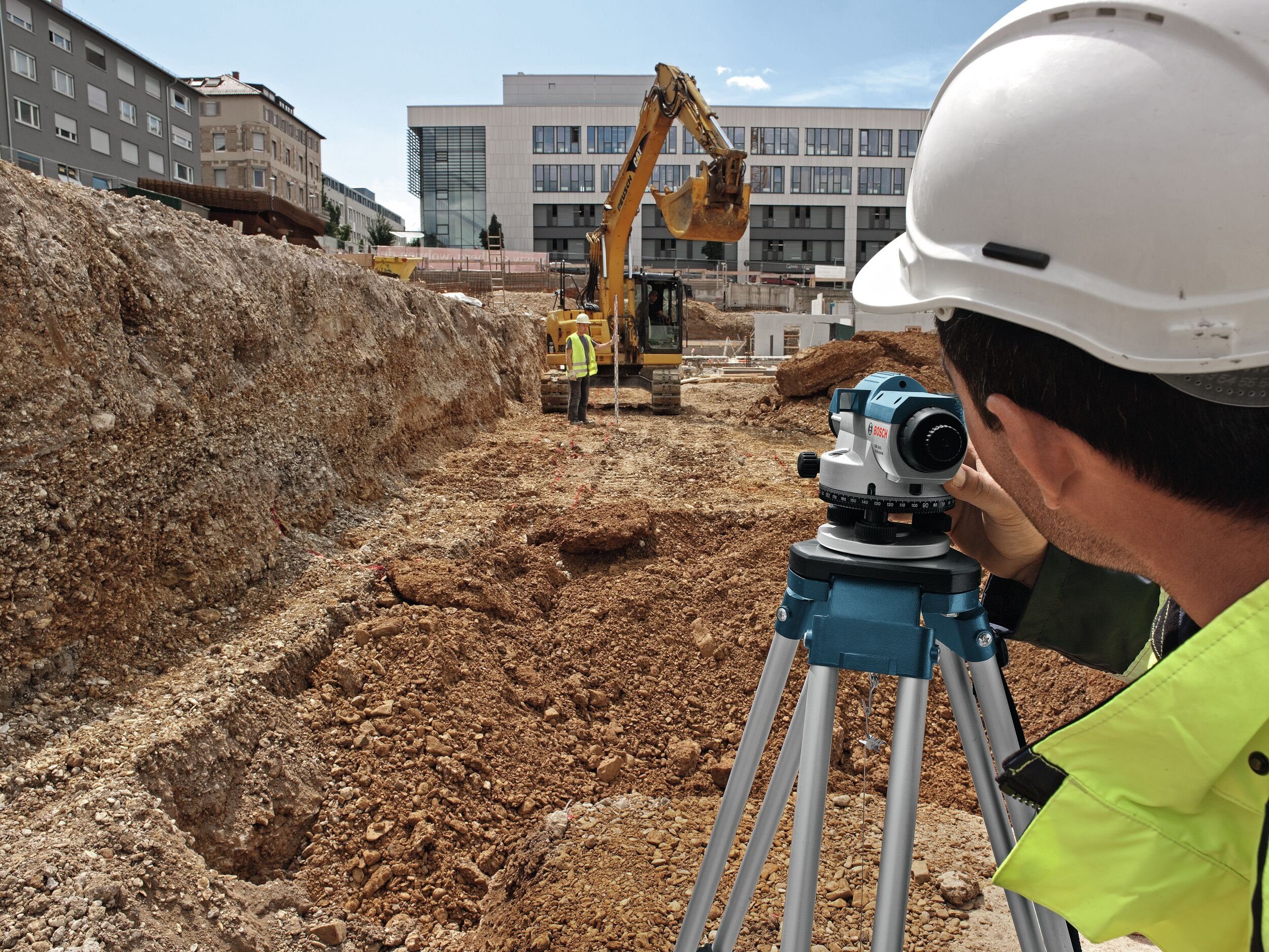 Bosch Professional Nivelliergerät GOL 26 D, Optisches mit Baustativ BT160 & Messstab GR 500 - im Handwerkerkoffer