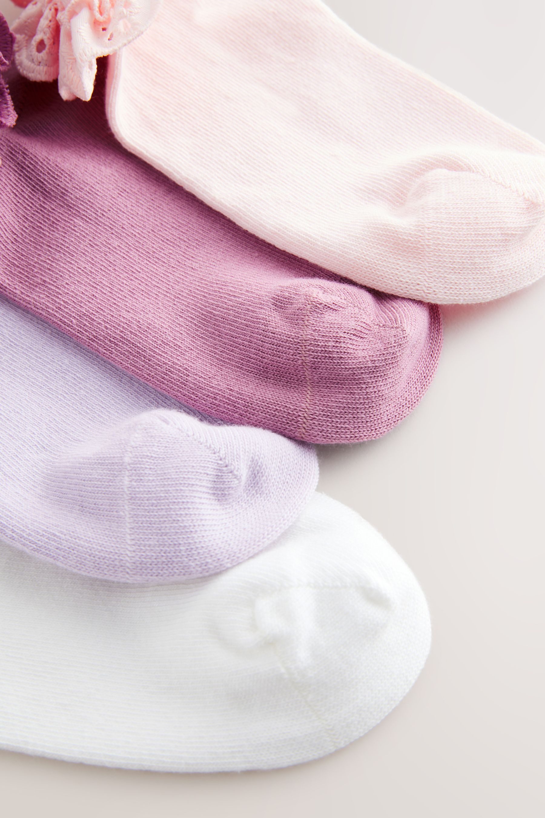 Next Basicsocken Sneakersocken mit Rüschen im 4er-Pack (4-Paar)