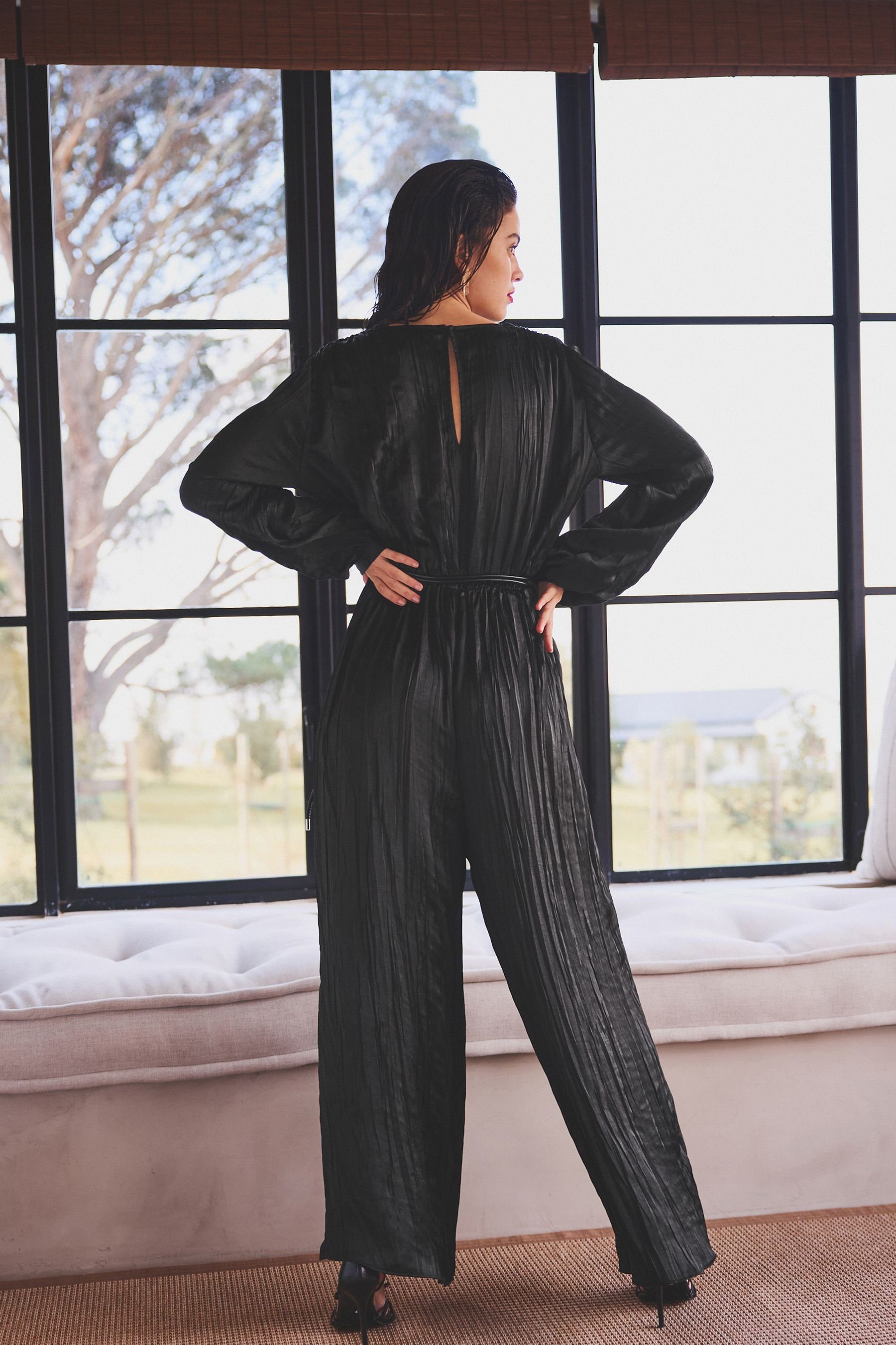 Next Jumpsuit Plissierter Hosenrock-Jumpsuit tiefer V-Ausschnitt günstig online kaufen