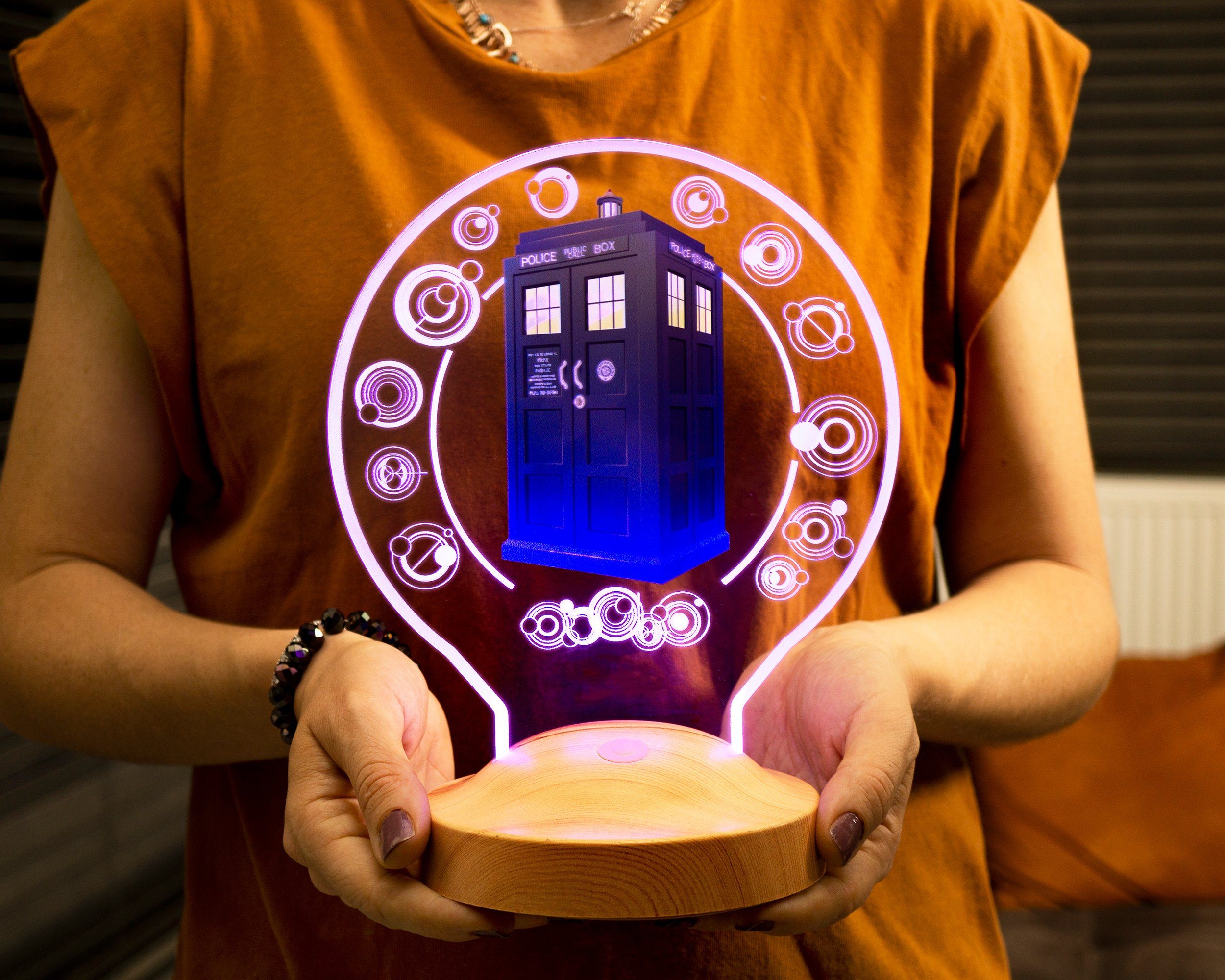 Geschenkelampe LED Nachttischlampe Tardis DR WHO 3D UV-Druck Nachtlicht Zimmer Deko, Leuchte 7 Farben fest integriert, Geburtstagsgeschenk für Freunde, Mädchen, Jungen