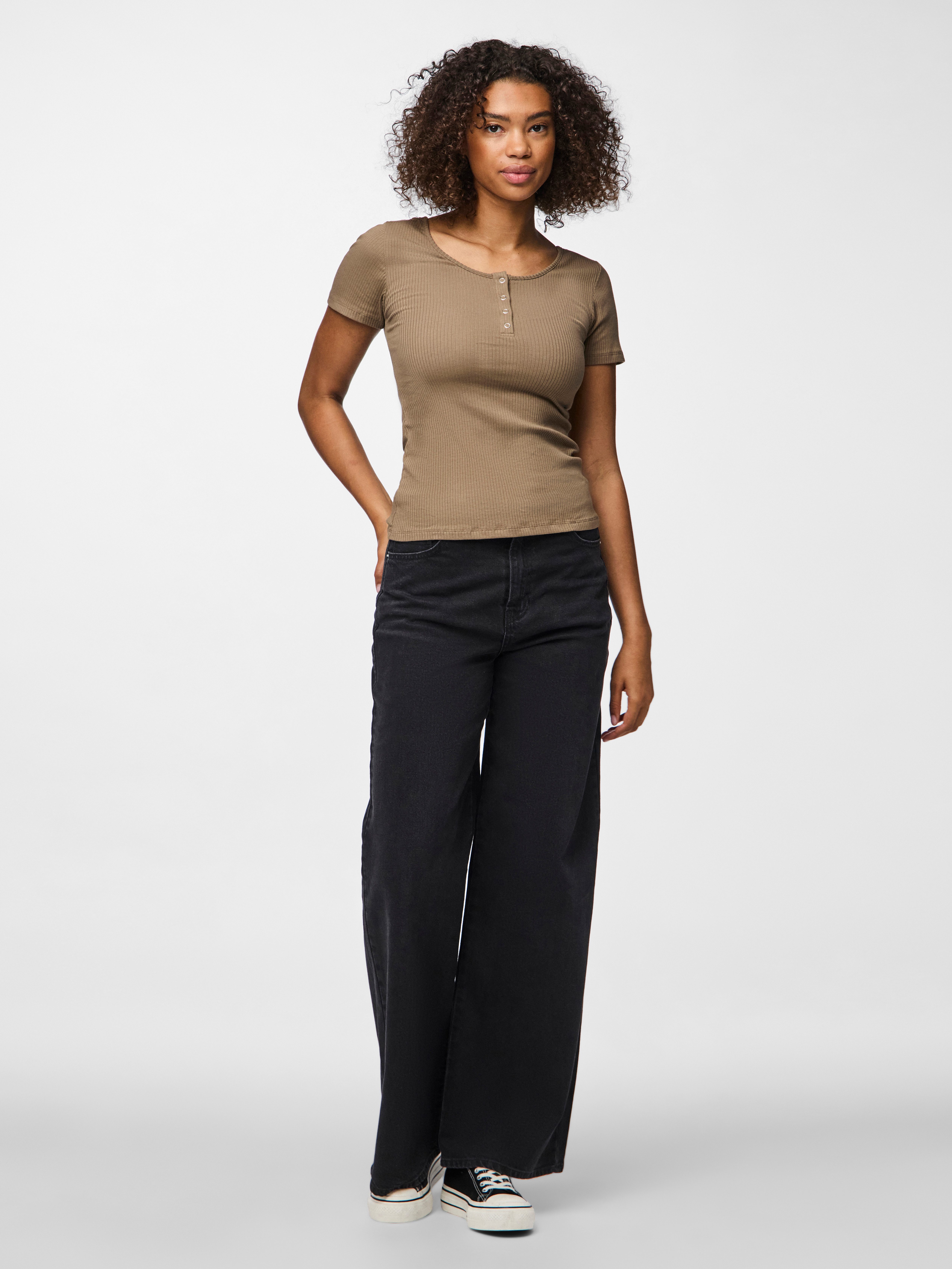 pieces Kurzarmshirt PCKITTE SS TOP NOOS BC Baumwollmischung, slim fit