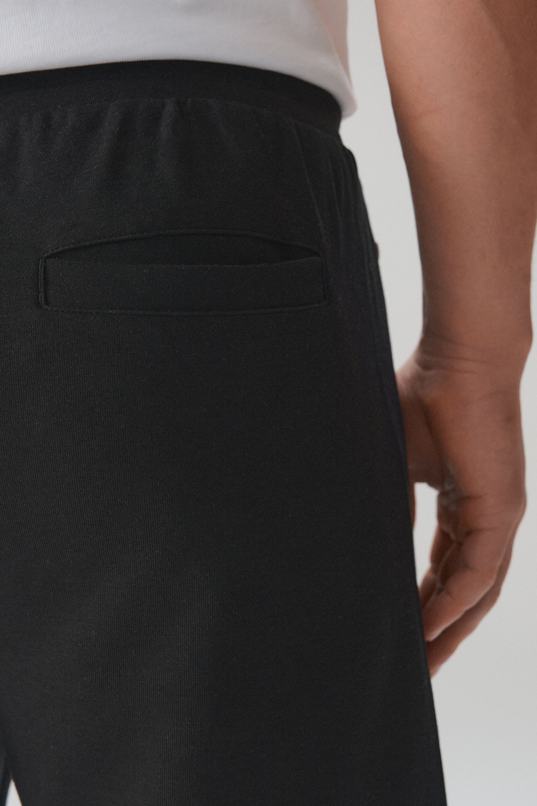 Next Sweatshorts Slim Fit Jersey-Shorts mit Reißverschlusstaschen (1-tlg) – Bild 5 von 5