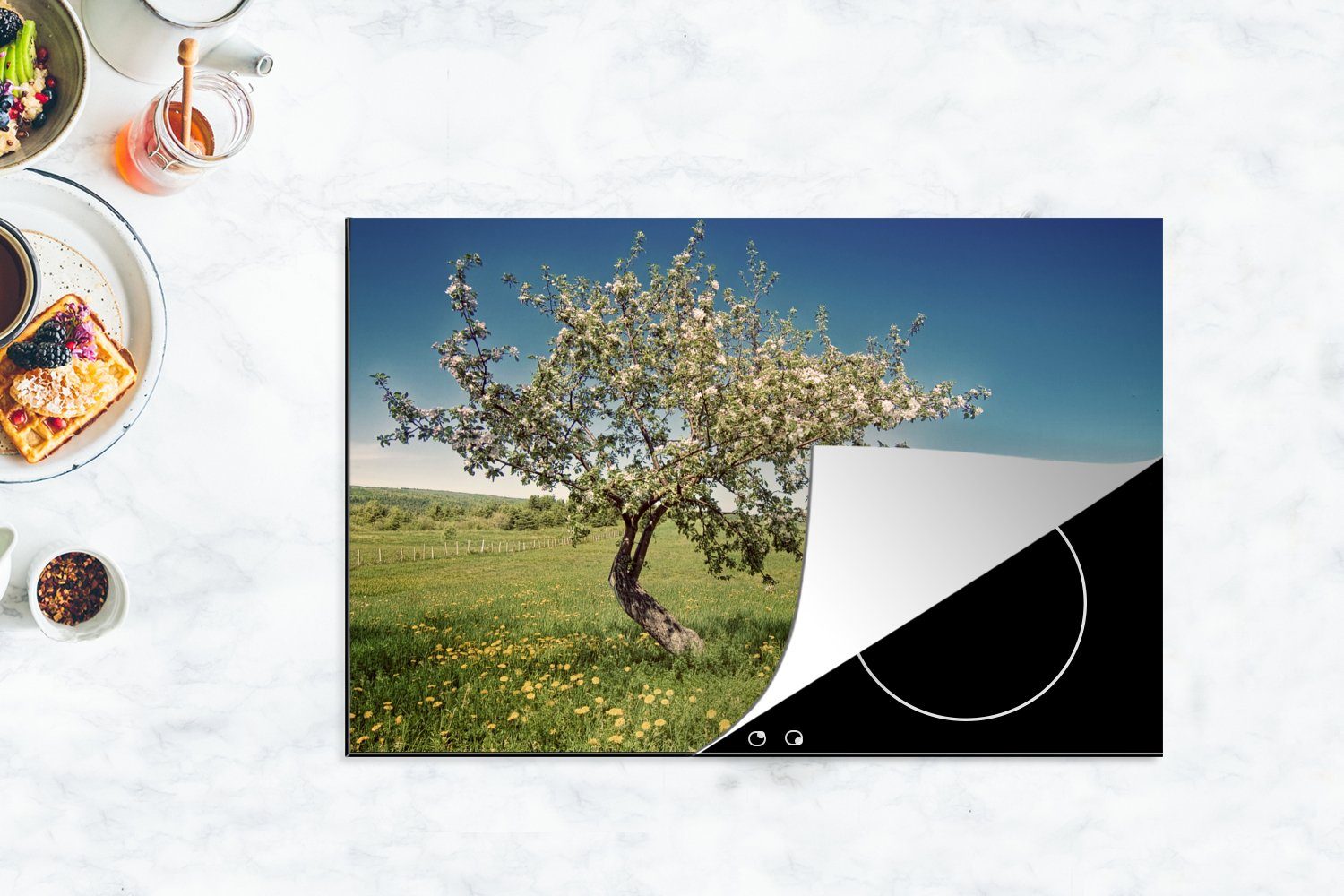 (1 Ceranfeldabdeckung Frühling Blumen, - tlg), für küche, cm, Induktionskochfeld Apfelbaum MuchoWow Schutz Vinyl, Herdblende-/Abdeckplatte 81x52 - die