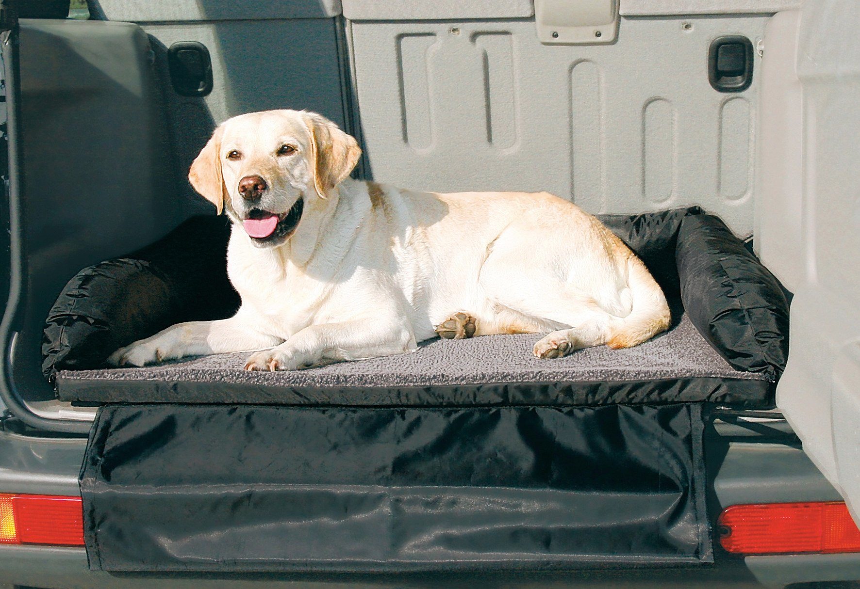 Trixie Kissen, & Decken Für'S Auto, Hund Autobett Mit Stoßstangenschutz  Schwarz