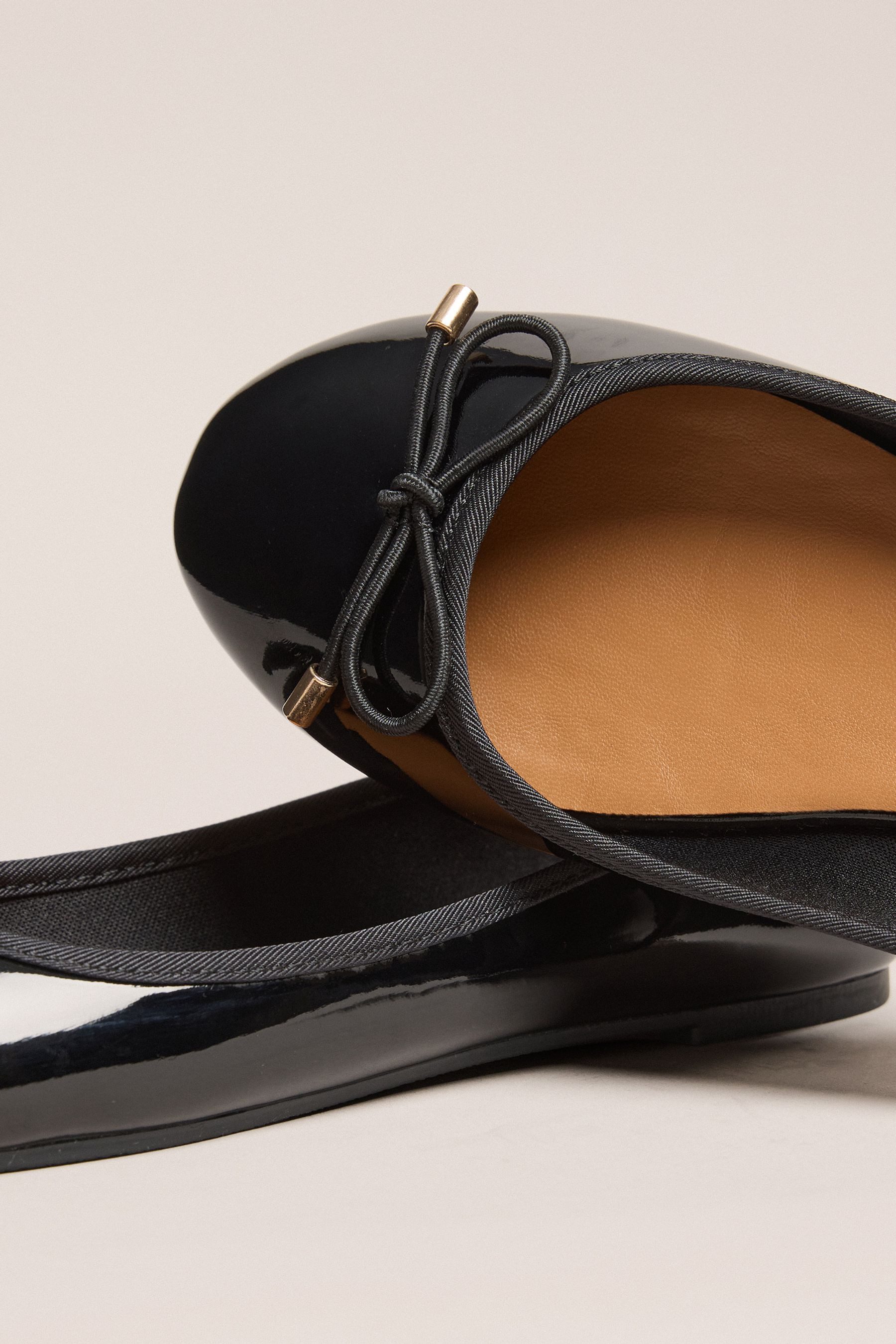 LIPSY Lipsy Ballerinas aus Kunstlackleder mit Schleife Ballerina (1-tlg)