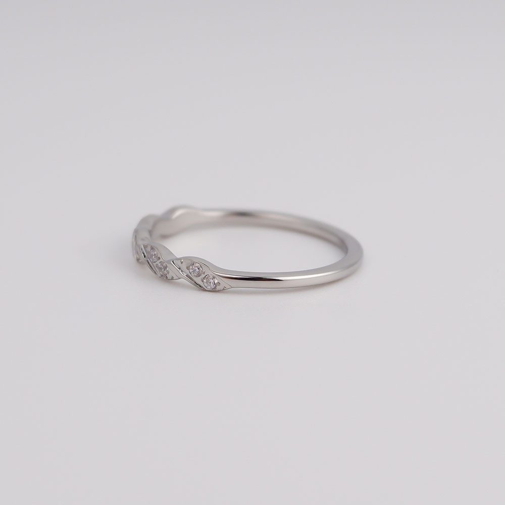 SHELAGO Fingerring aus Edelstahl mit Zirkonia Steinchen (1 Ring, inkl. Schmuckverpackung), femininer Ring in den Größen US 6–9 & Silber oder vergoldet