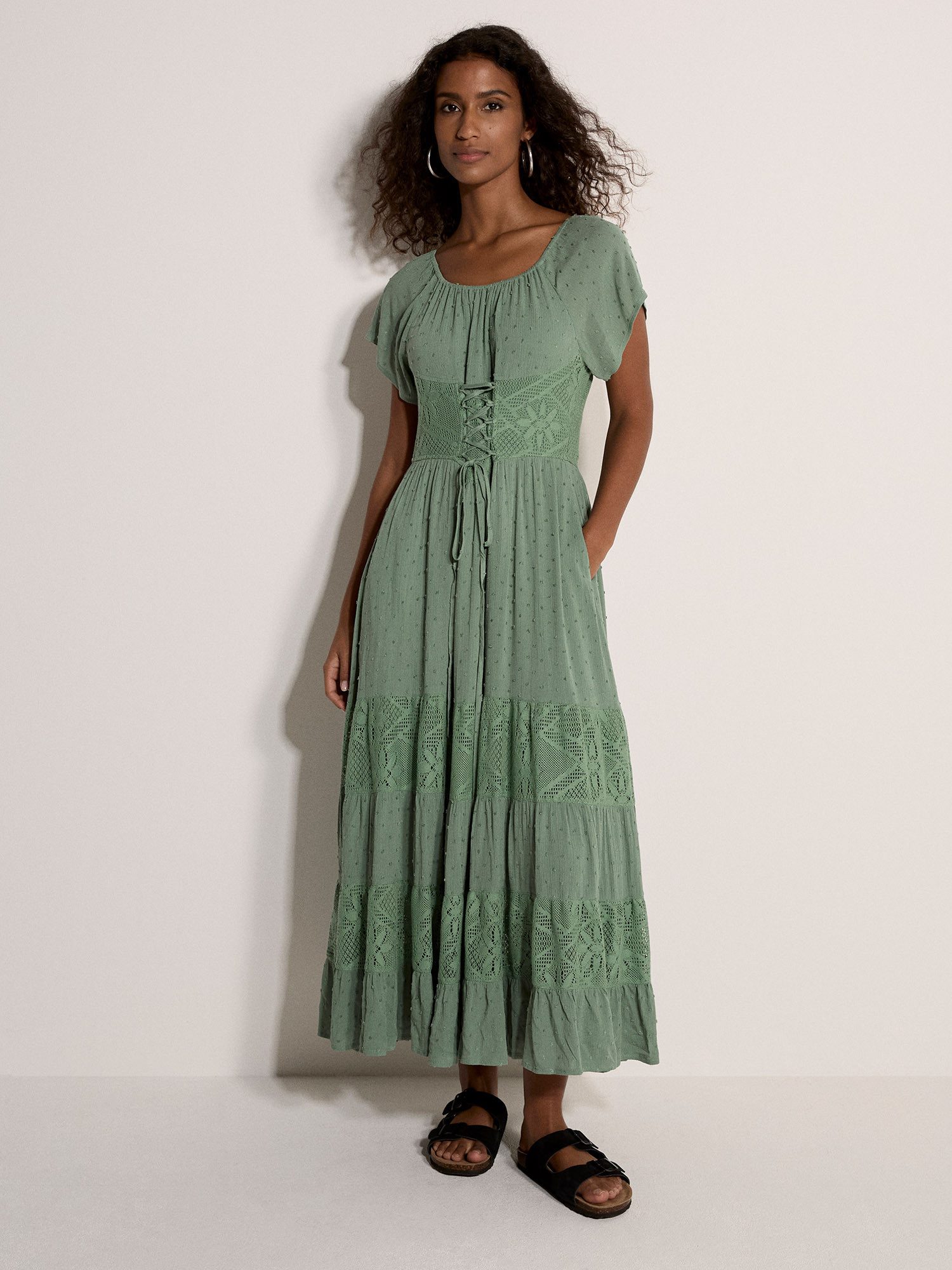 Apricot Spitzenkleid Korsett-Maxikleid . mit Spitzendetails