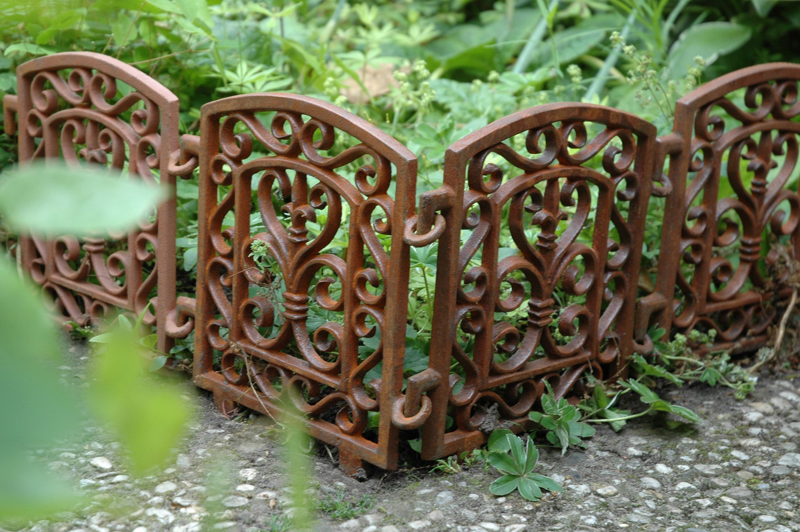 esschert design Beetbegrenzung Elegante Grenzen setzen: Gusseisener Beetzaun für Ihren Garten, Beetzaun