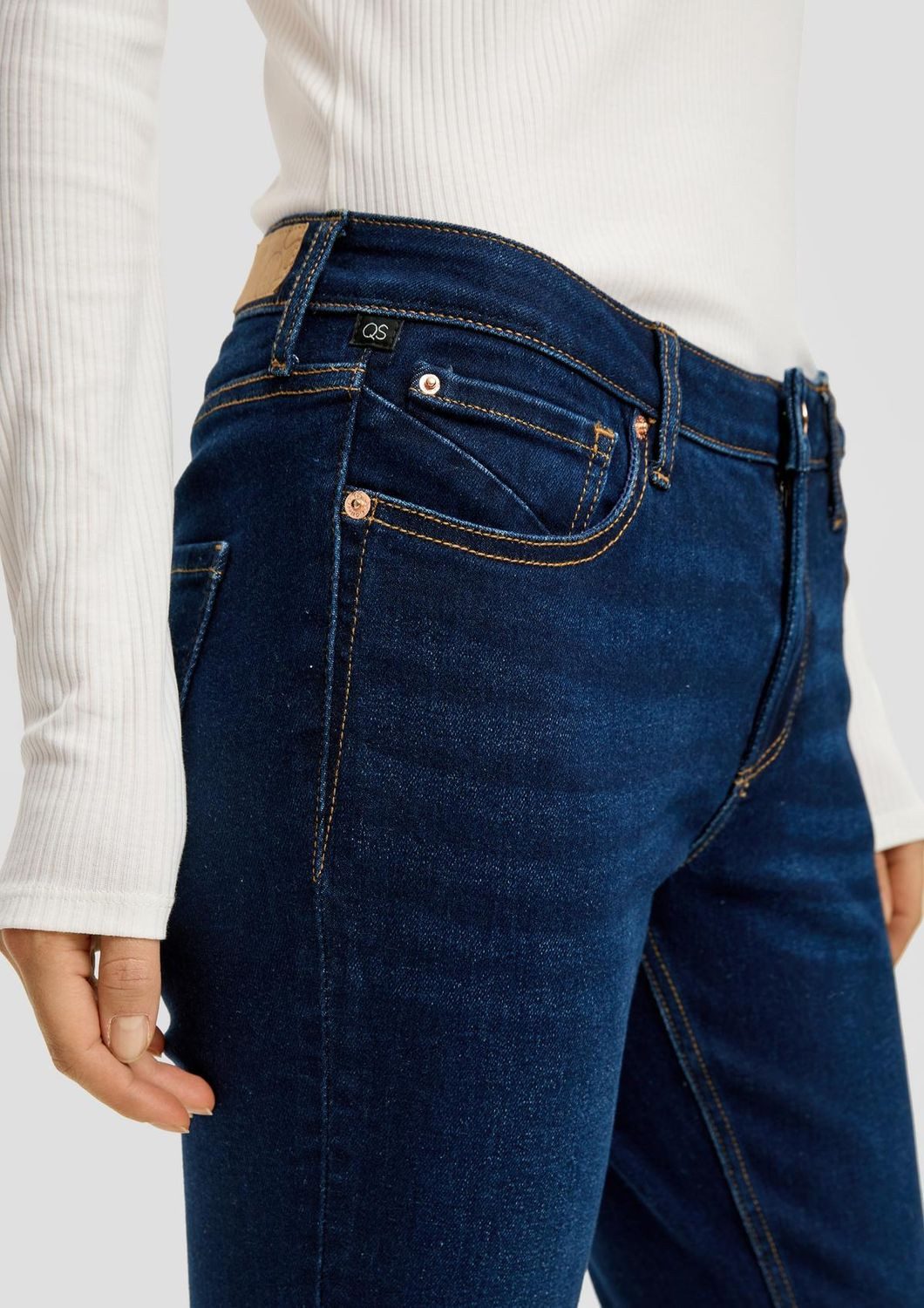 QS Slim-fit-Jeans Catie (1-tlg) Slim Fit, Mid Rise, Slim Leg