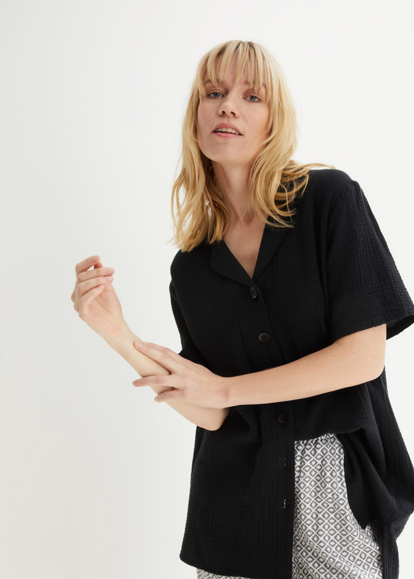 bonprix Hemdbluse weite Passform, mit halbarm, aus Baumwolle, verlängerter Rückensaum