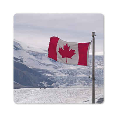 MuchoWow Gaming Mauspad Die kanadische Flagge in einer Winterlandschaft (1-St), Gaming, Rutschfester Unterseite, Mausunterlage, 80x80 cm, XXL, Großes