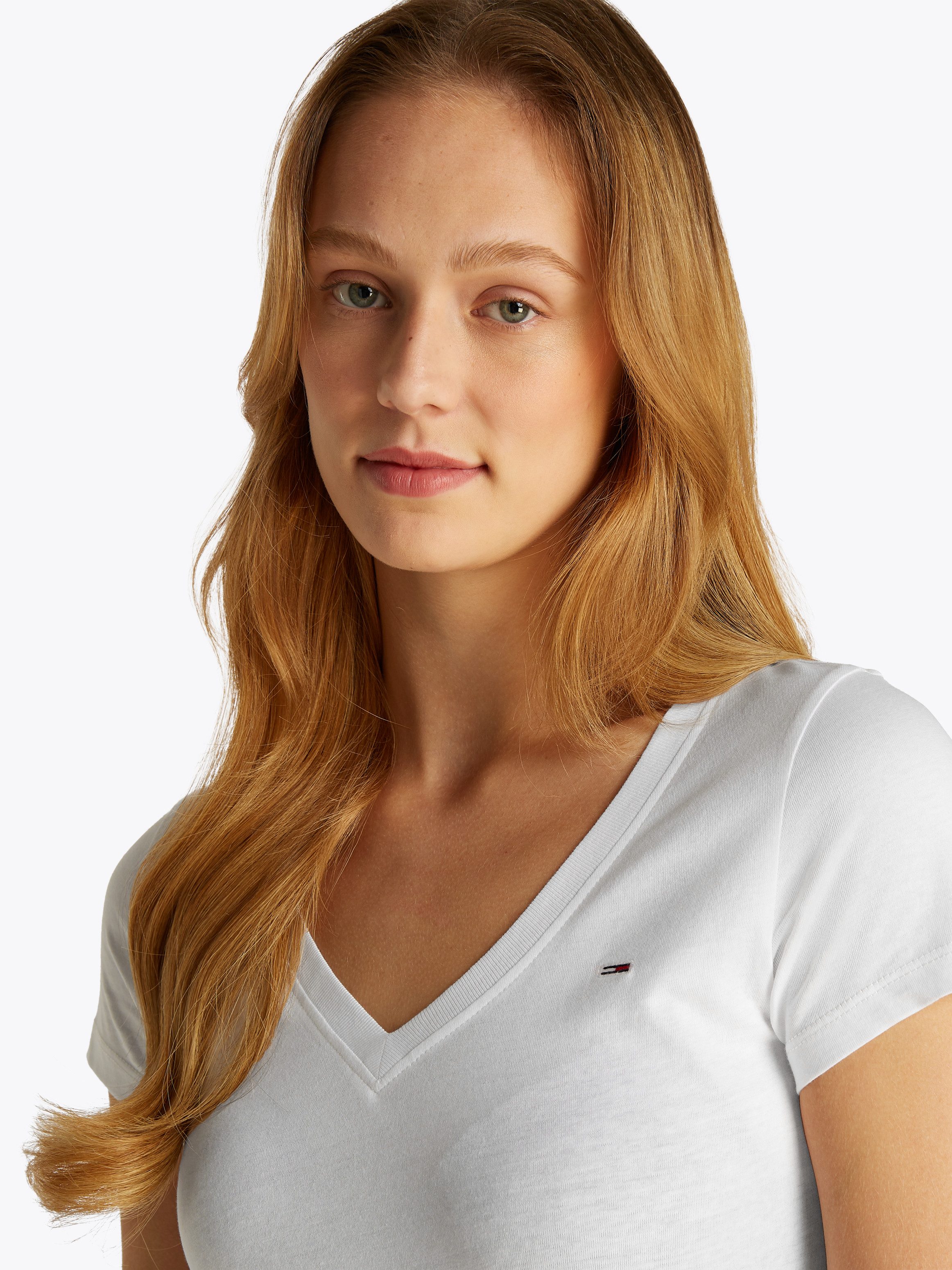 Tommy Jeans Kurzarmshirt TJW SLIM V-NECK TEE mit Logo-Stickerei günstig online kaufen