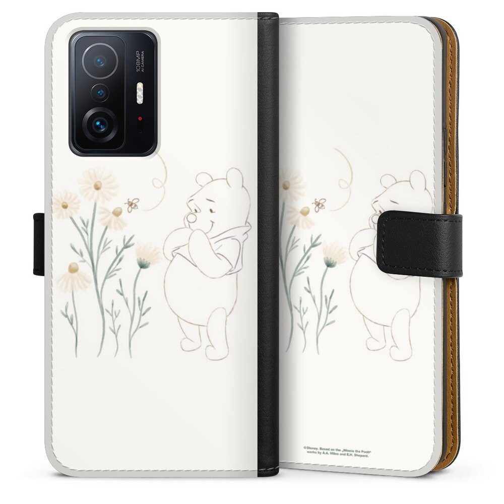 DeinDesign Handyhülle Winnie Puuh Disney Biene Winnie Pooh Looks at Daisies, Xiaomi 11T Pro 5G Hülle Flip Case Klapphülle Handytasche Leder
