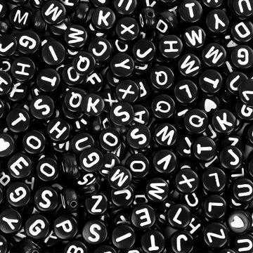 Handi Stitch Streudeko Runde Perlen aus schwarzem Kunststoff - 1620 Stück, Schwarze Kunststoffbuchstabenperlen - 1620 Stk. - 7mm rund