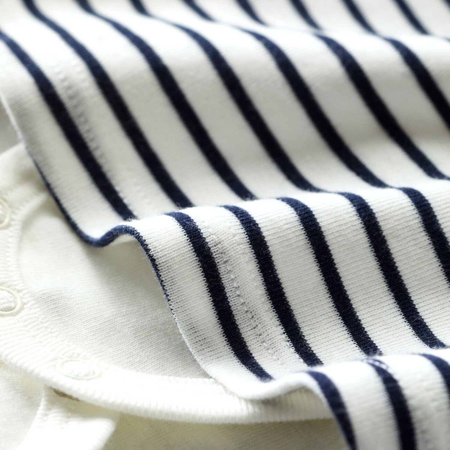 Petit Bateau Bodykleid Petit Bateau Body- Streifenkleid aus Bio-Baumwolle für Babys