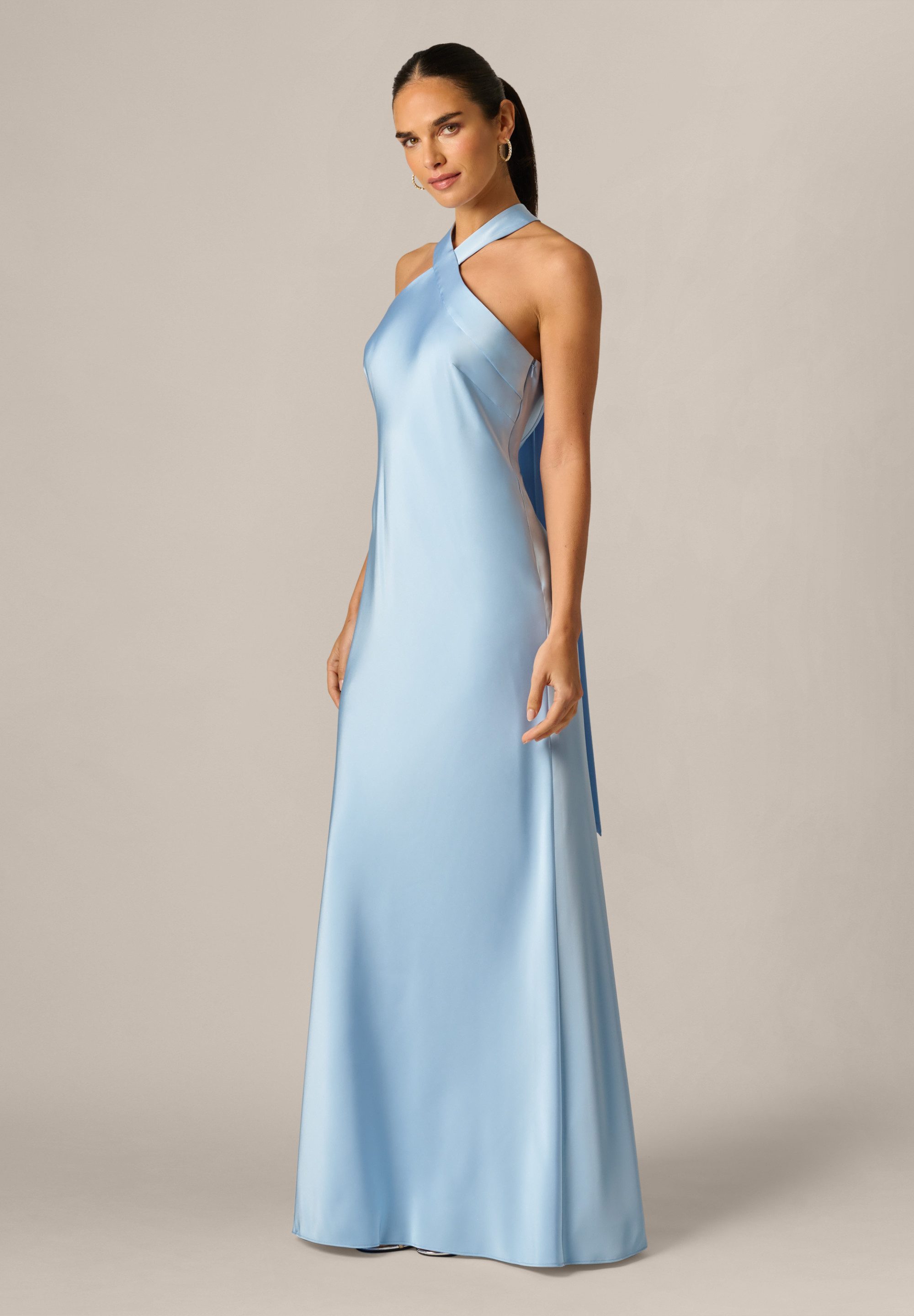 Adrianna Papell Abendkleid Stretch Satin Long Dress Ein müheloses und fließendes Satin-Halterkleid