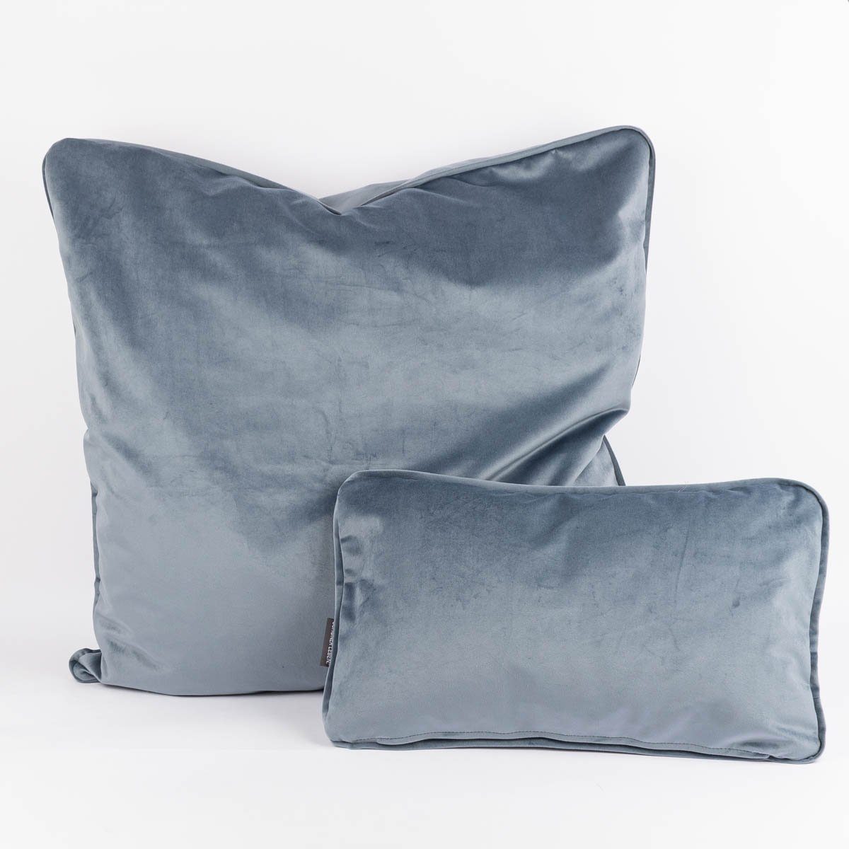 SCHÖNER LEBEN. Dekokissen Samtkissen LeVelvet mit Keder und Federfüllung sky blau div. Größen