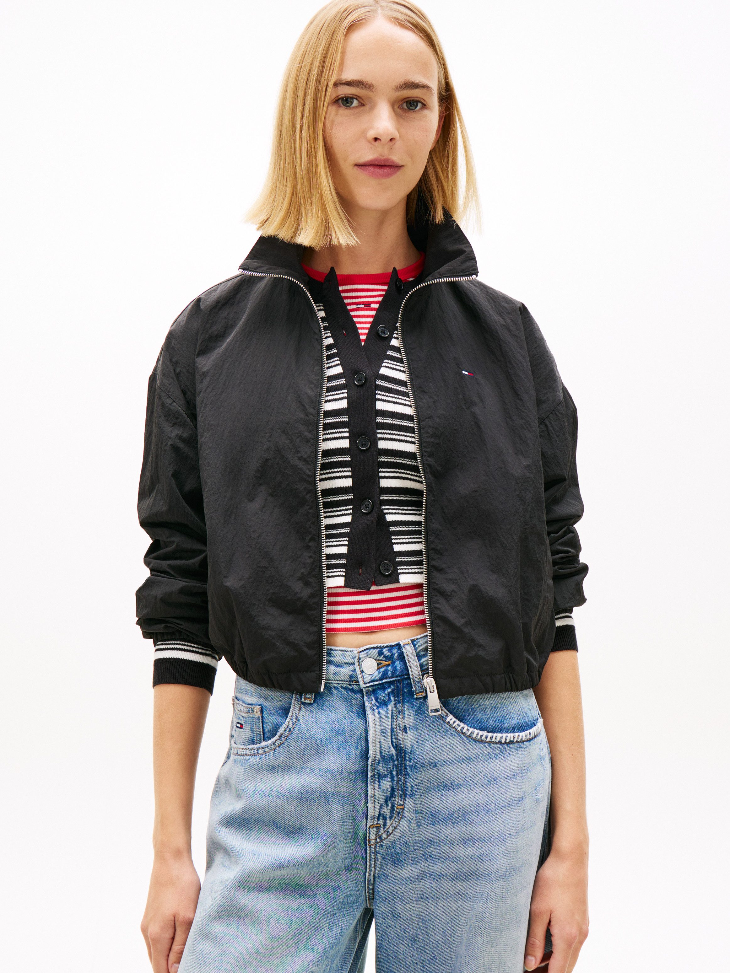 Tommy Jeans Kurzjacke TJW TIE SIDE HIGH NECK JACKET Taillenbund mit seitlichen Bindebändern