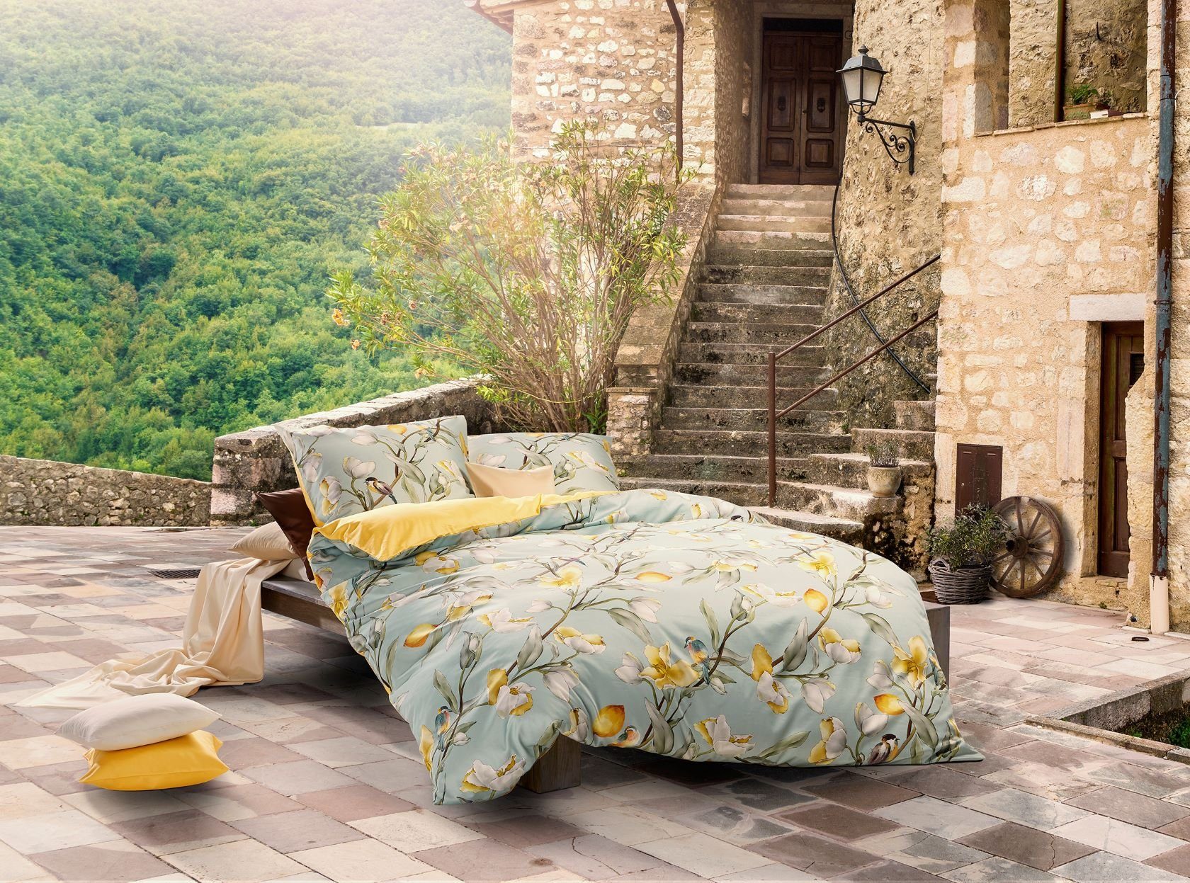 fleuresse Bettwäsche Fleuresse Mako-Satin Bettwäsche 155x220 Zitronen Blüten Vögel smaragd, Mako-Satin, 2 teilig