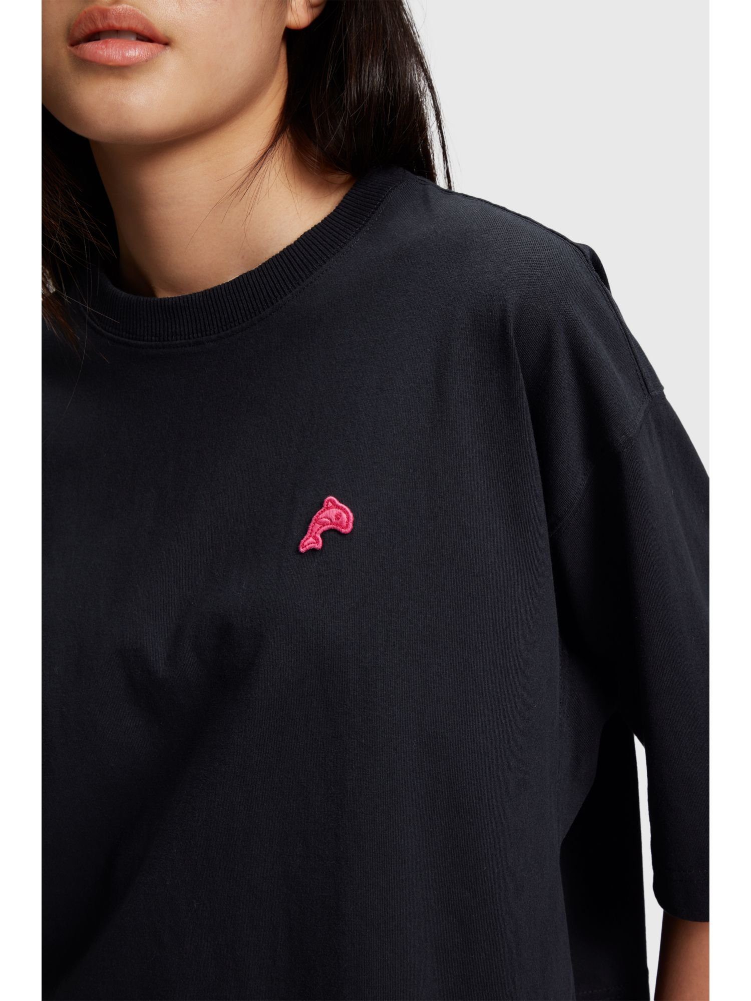 Esprit T-Shirt Cropped T-Shirt mit Delfin-Patch (1-tlg) BLACK