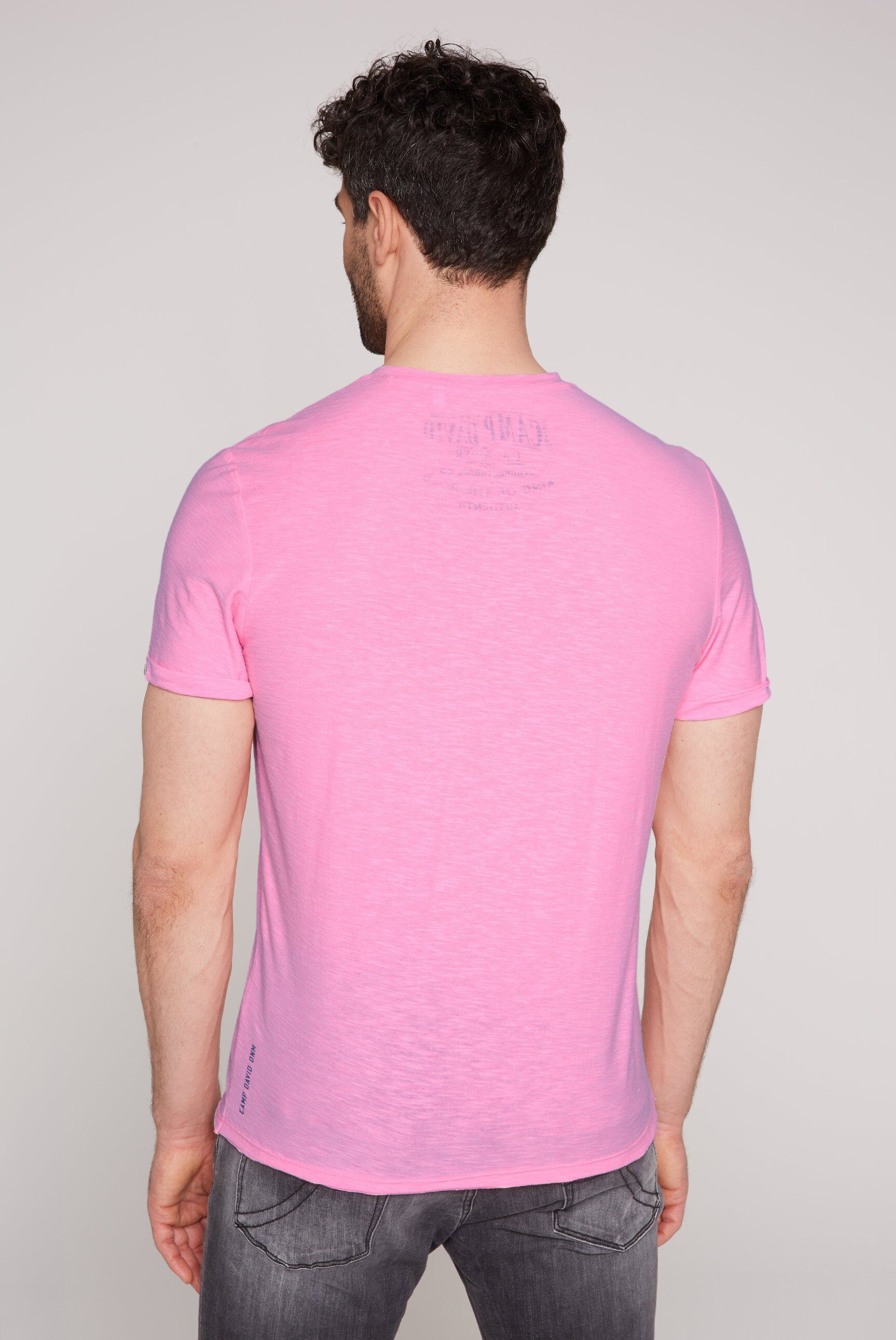 CAMP mit pink fixierten neon V-Shirt Krempelärmeln DAVID