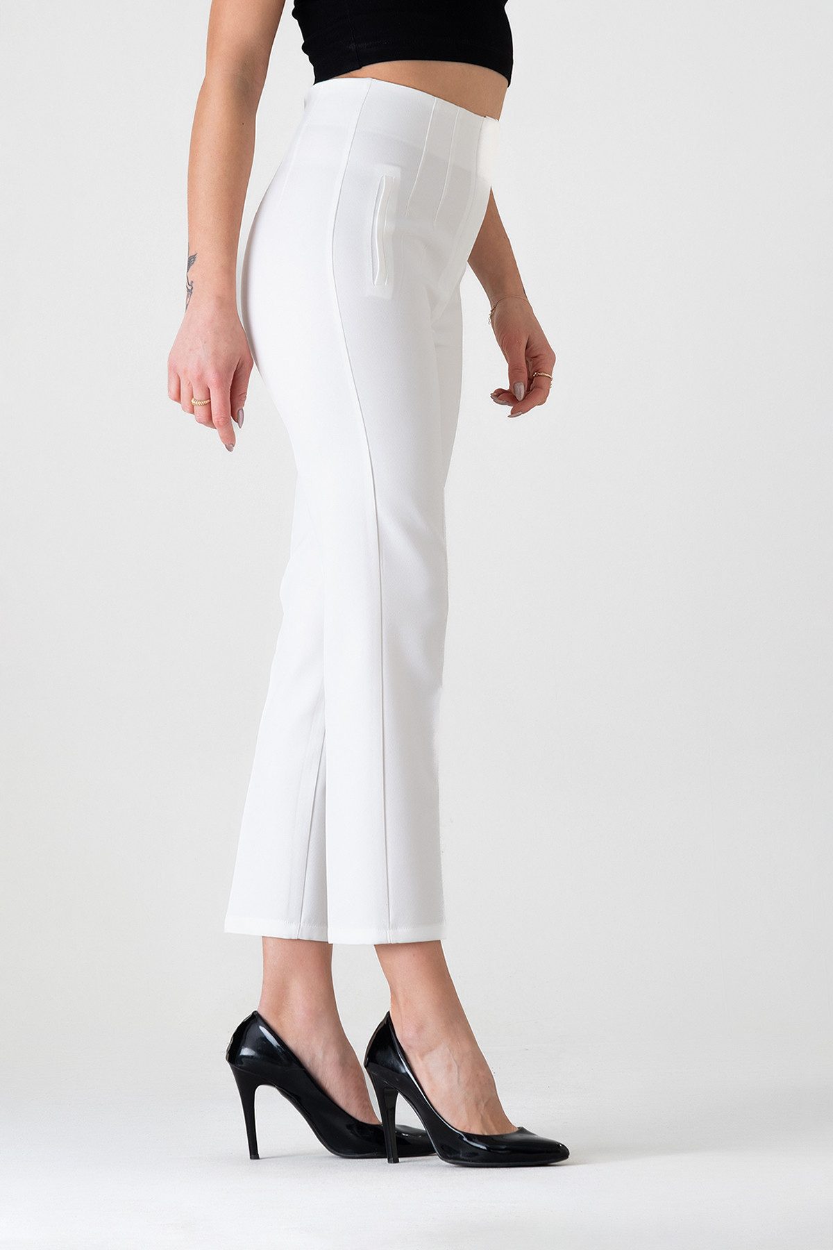 fashionshowcase Bügelfaltenhose Damen Hose Elegant Slim Fit Stretch mit V-Detail Elegante Bügelfalten, V-Ausschnitt hinten