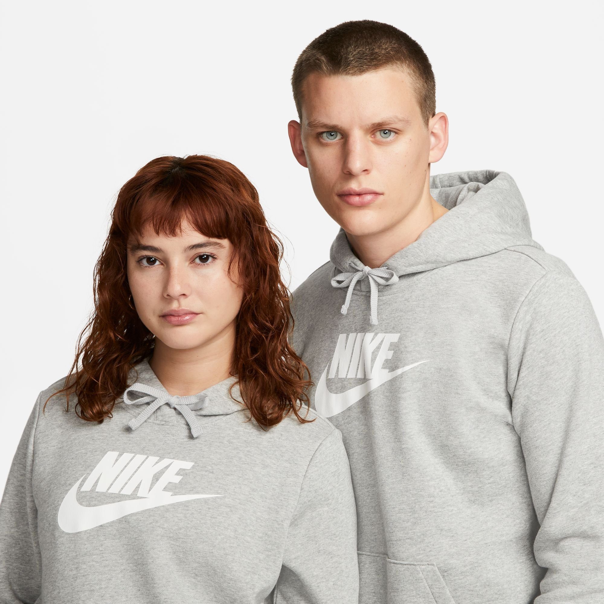 Nike Sportswear Kapuzensweatshirt Club Fleece Women's Logo Pullover Hoodie Damen Kapuzenpullover aus weichem Fleece Material