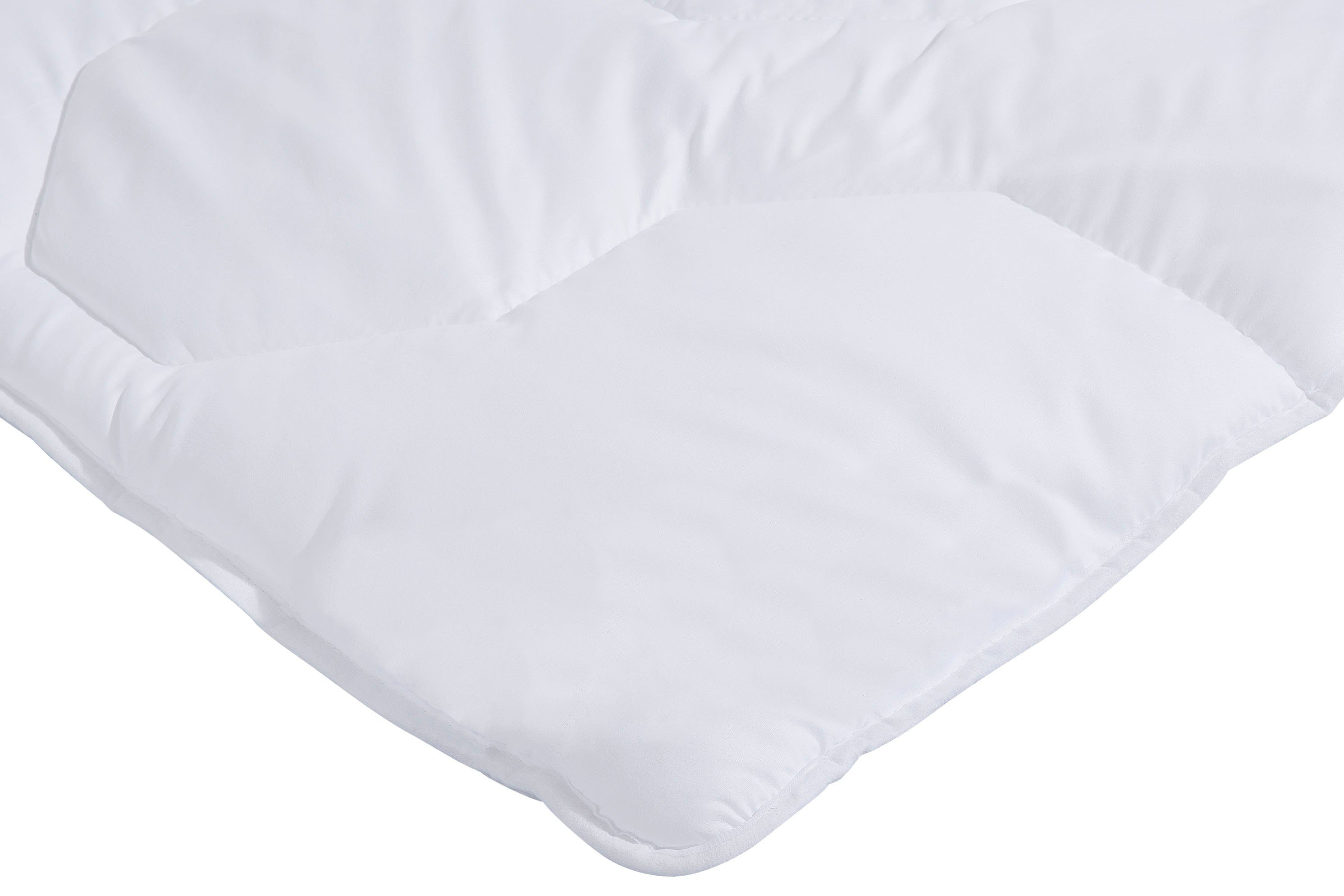 OTTO home Microfaserbettdecke Corella, Bettdecke 135x200 cm, mit Gratis-Kissen dazu: 40x80 cm, Füllung: 100% Polyester, Bezug: 100% Polyester, Bettdecken, Sommer, Winter, 4 Jahreszeiten, Decke mit Gratiskissen