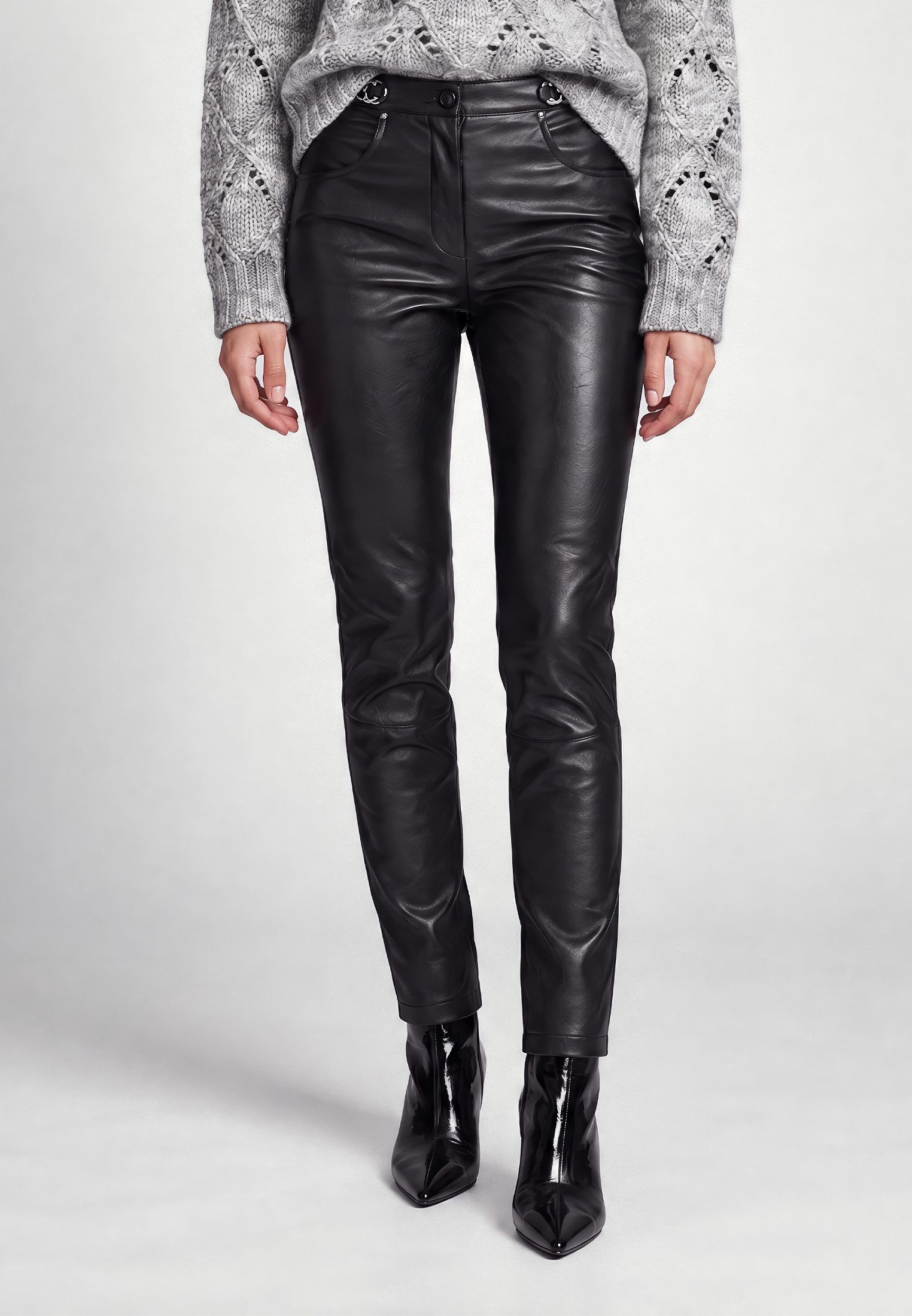 MARC AUREL Lederimitathose mit Metalldetails
