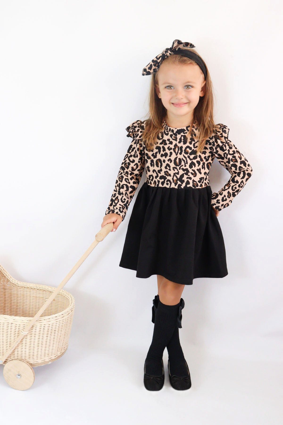 Parla Kids Kleid & Haarband Kleid - schwarz Leopardenmuster - Rüschensaum und passendes Haarband – Bild 3 von 5