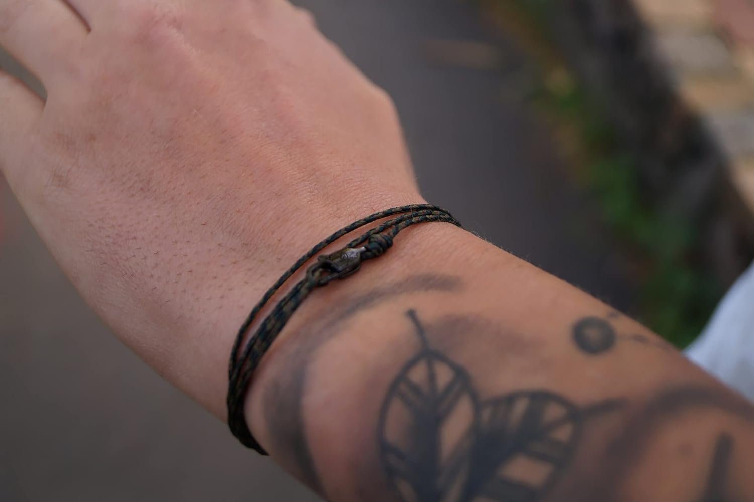 Made by Nami Wickelarmband Minimalistisches Armband mit Karabinerhaken Herren Armband Damen, Maritimes Armband Wasserfest & Verstellbar