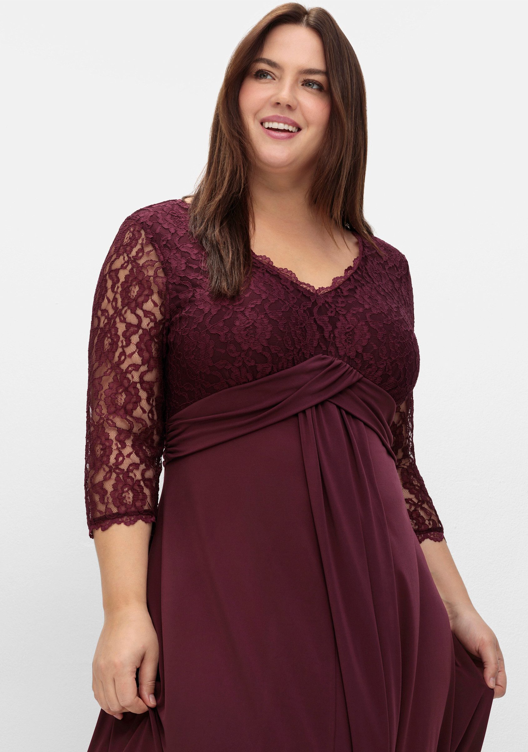 Sheego Etuikleid Abendkleid 3/4-Arm mit Oberteil aus floraler Spitze – Bild 5 von 5