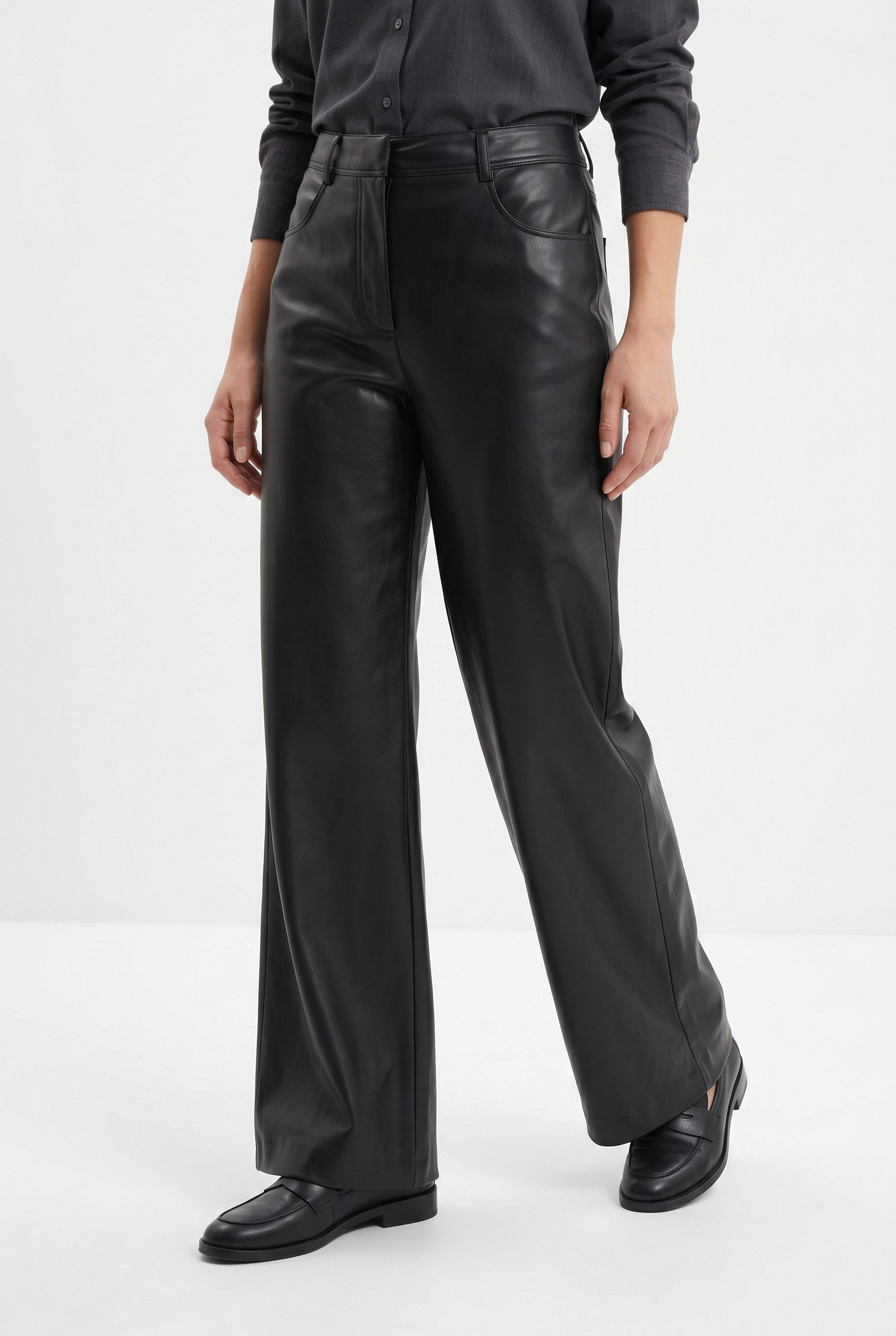 Marc Cain Lederimitathose Muted Motion Premium Damenmode Model WARRI im Wide Fit und High Waist