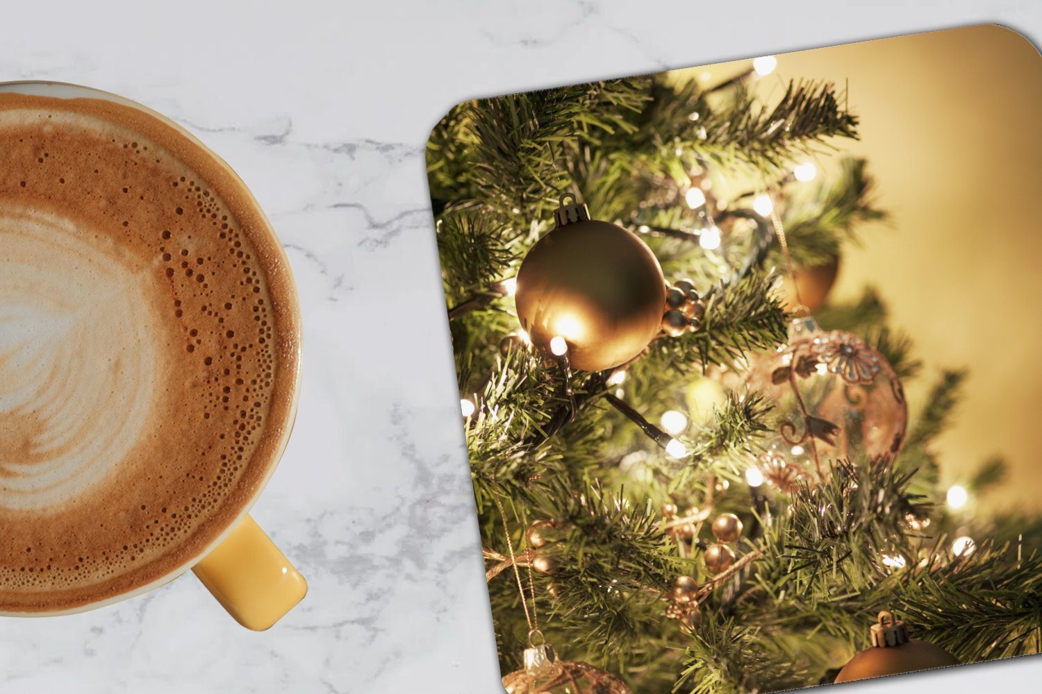 bunten Ein Weihnachtsbaum MuchoWow Zubehör Kugeln, Gläser, für Tasse mit Korkuntersetzer, 6-tlg., Tischuntersetzer, Glasuntersetzer Untersetzer, Glasuntersetzer,