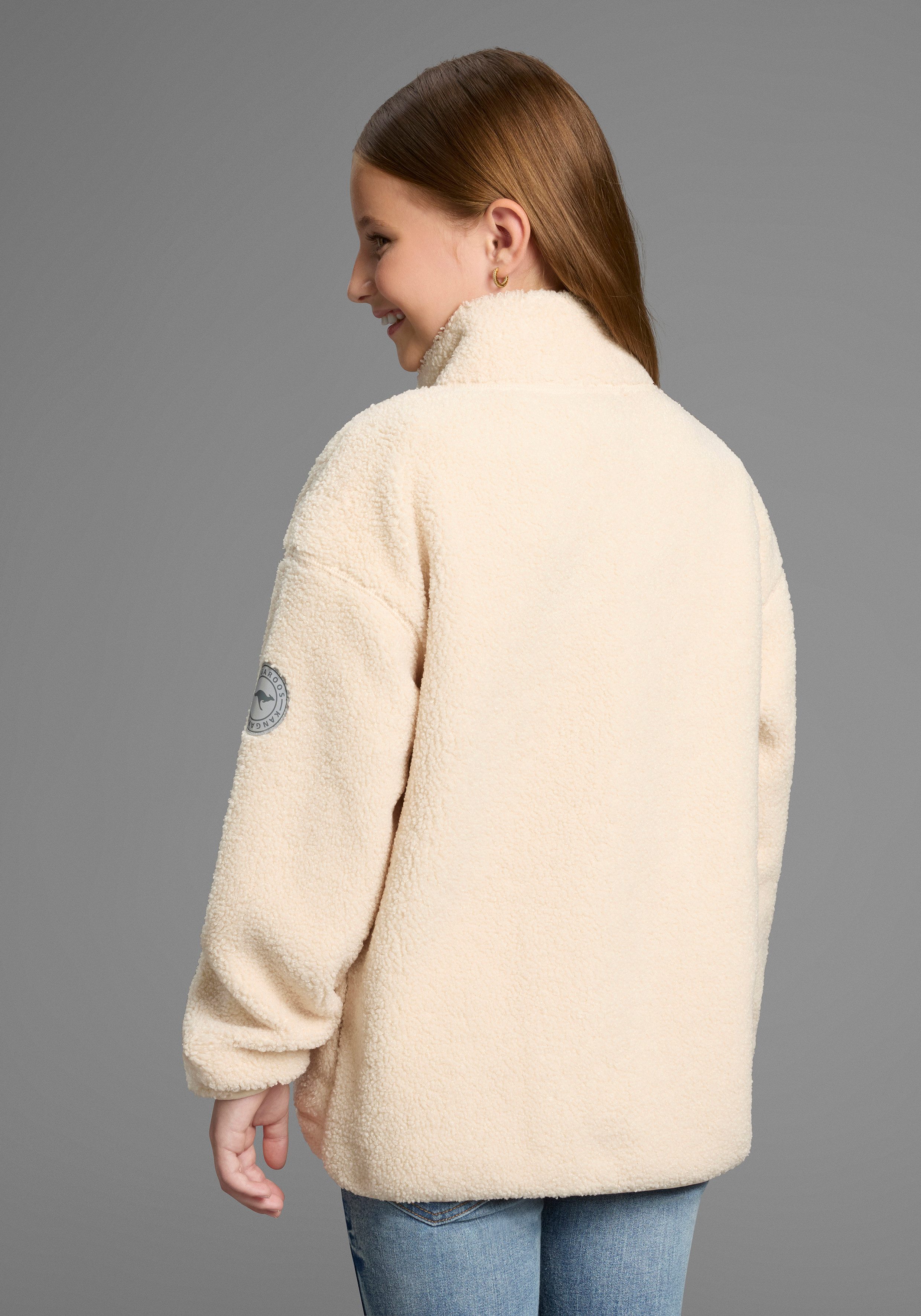 KangaROOS Sweatjacke Kuschel-Jacke mit reflektierendem Badge Weicher Teddyplüsch. € 41,99